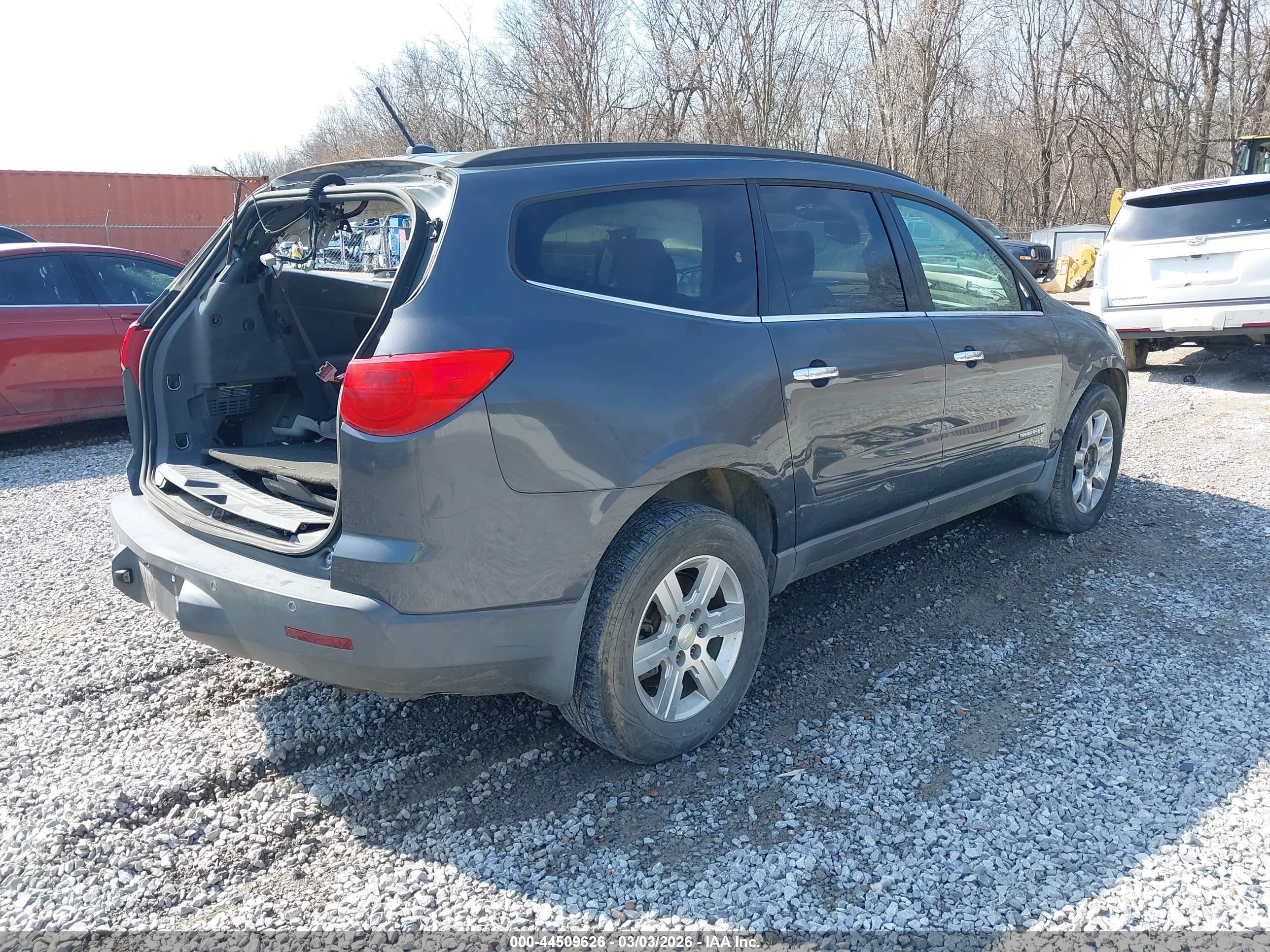 CHEVROLET TRAVERSE image 4