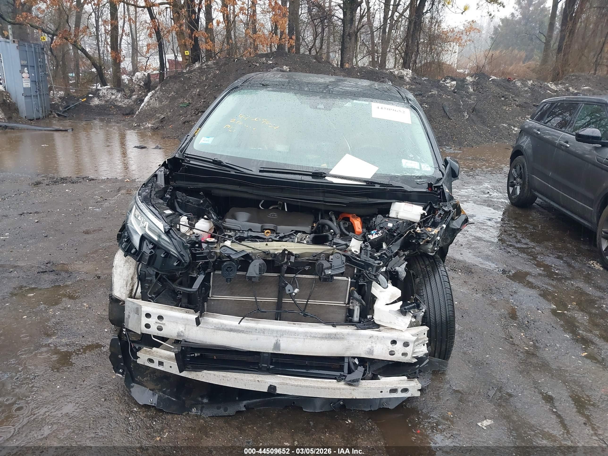 TOYOTA SIENNA image 6