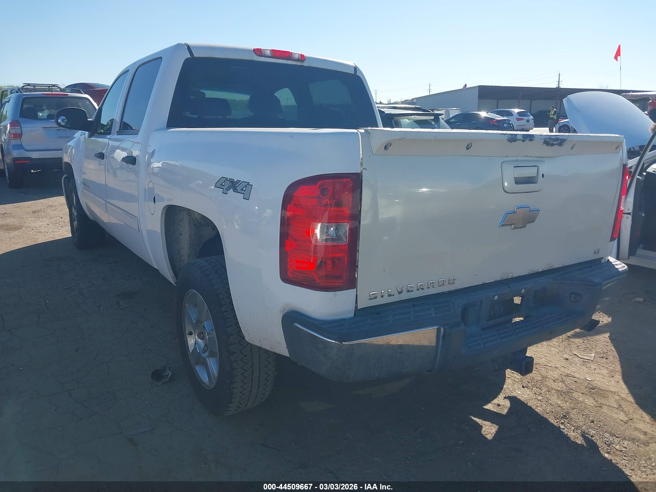 CHEVROLET SILVERADO image 3