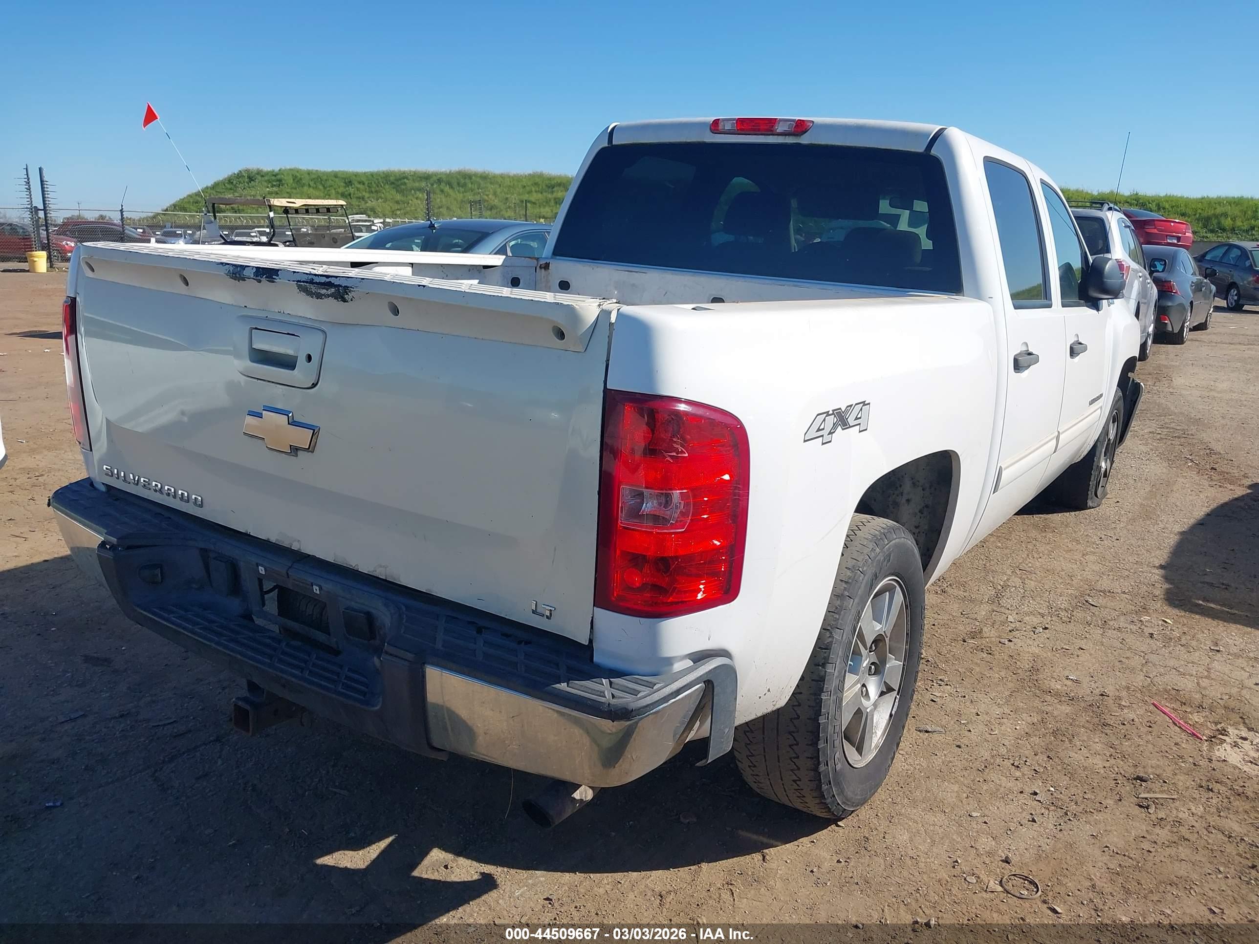 CHEVROLET SILVERADO image 4