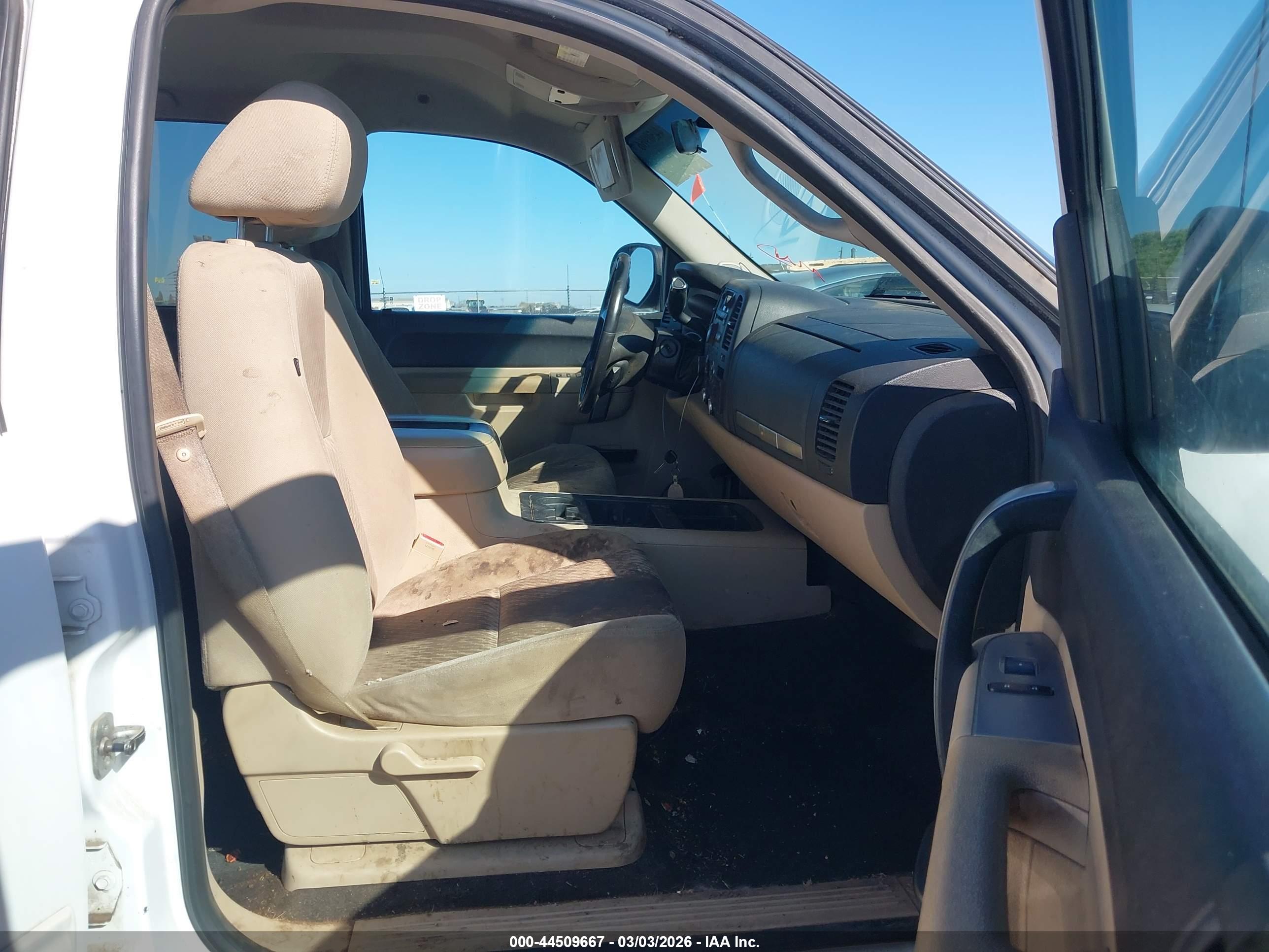 CHEVROLET SILVERADO image 5