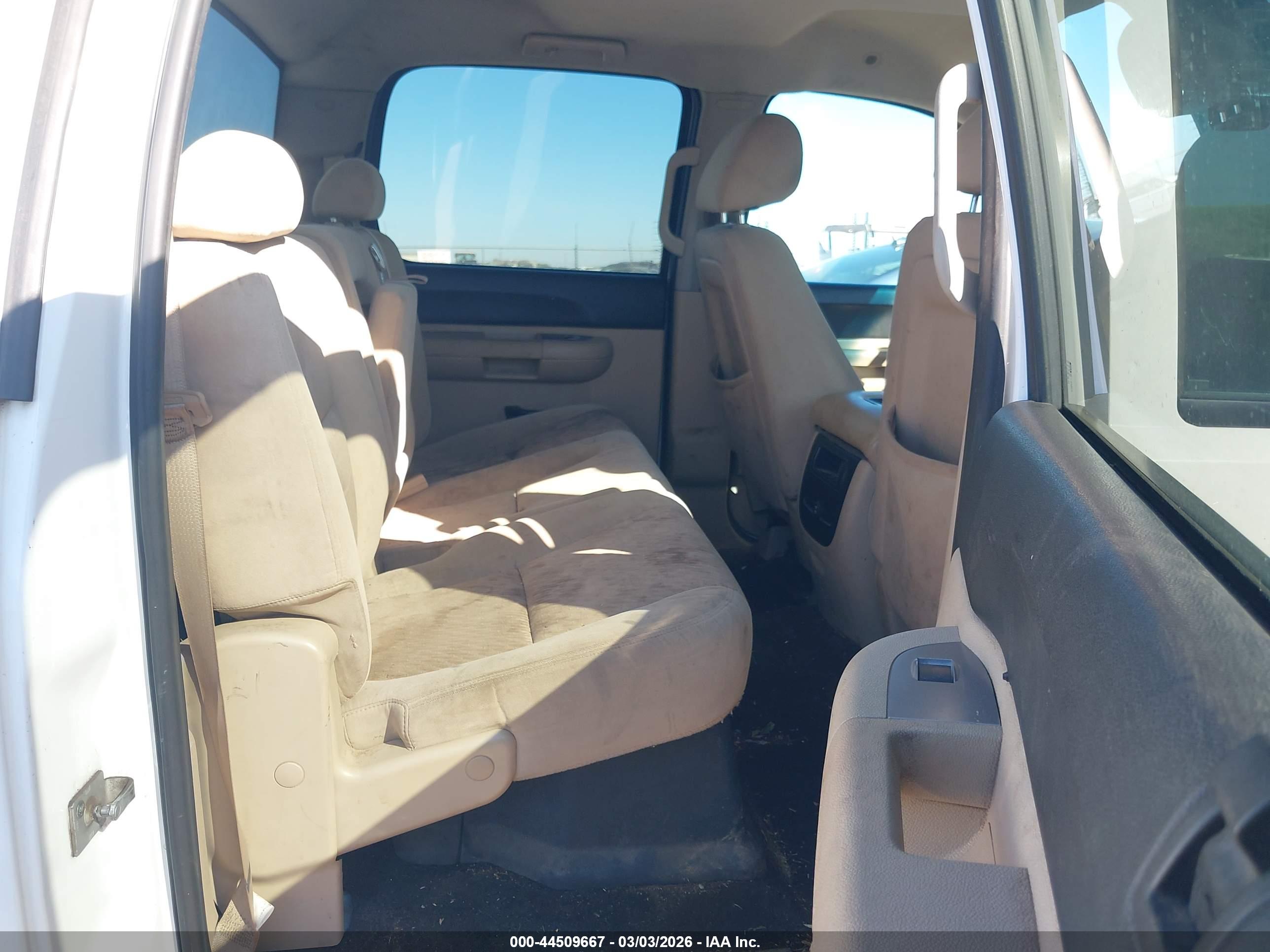 CHEVROLET SILVERADO image 8