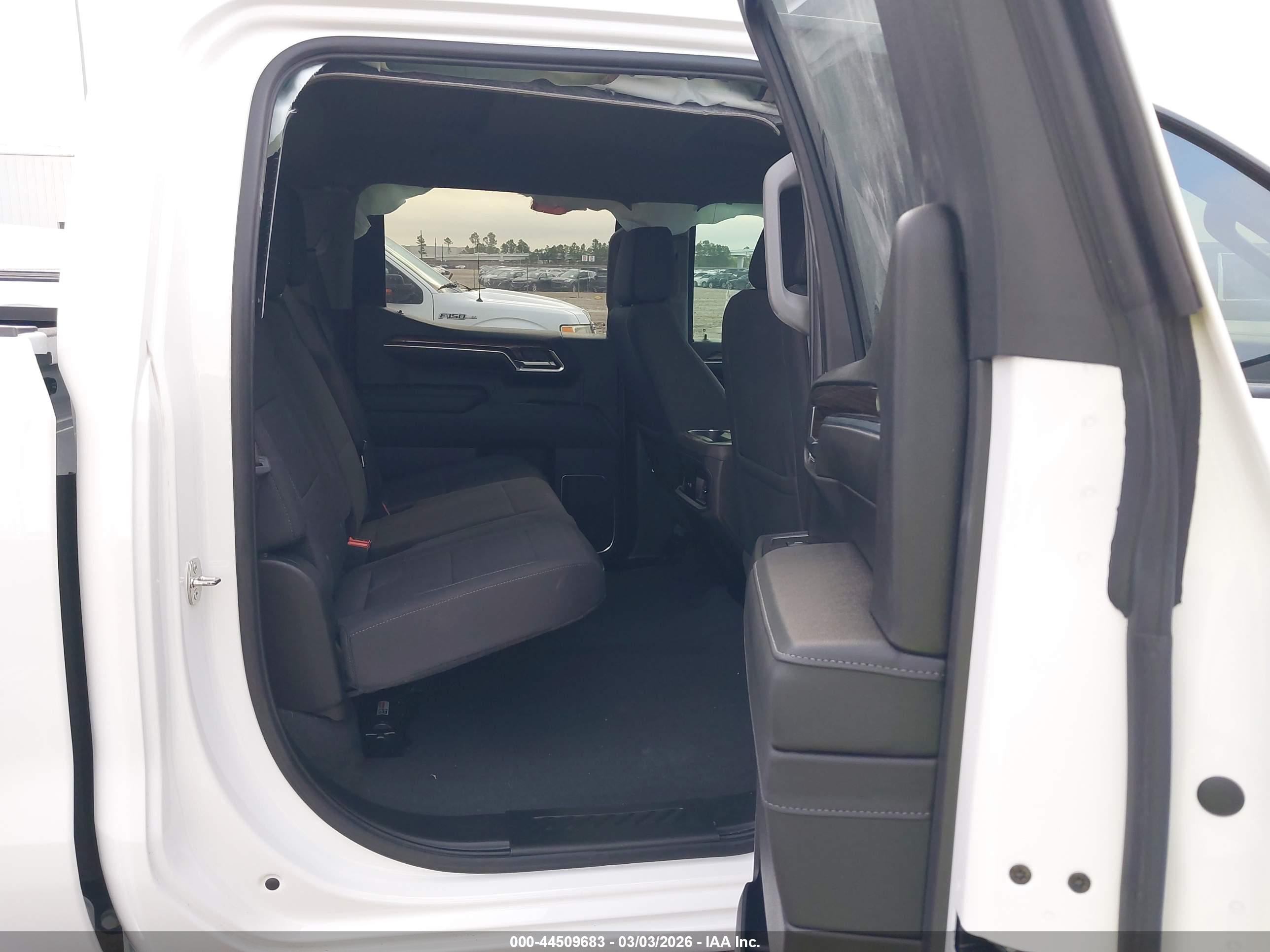CHEVROLET SILVERADO image 8