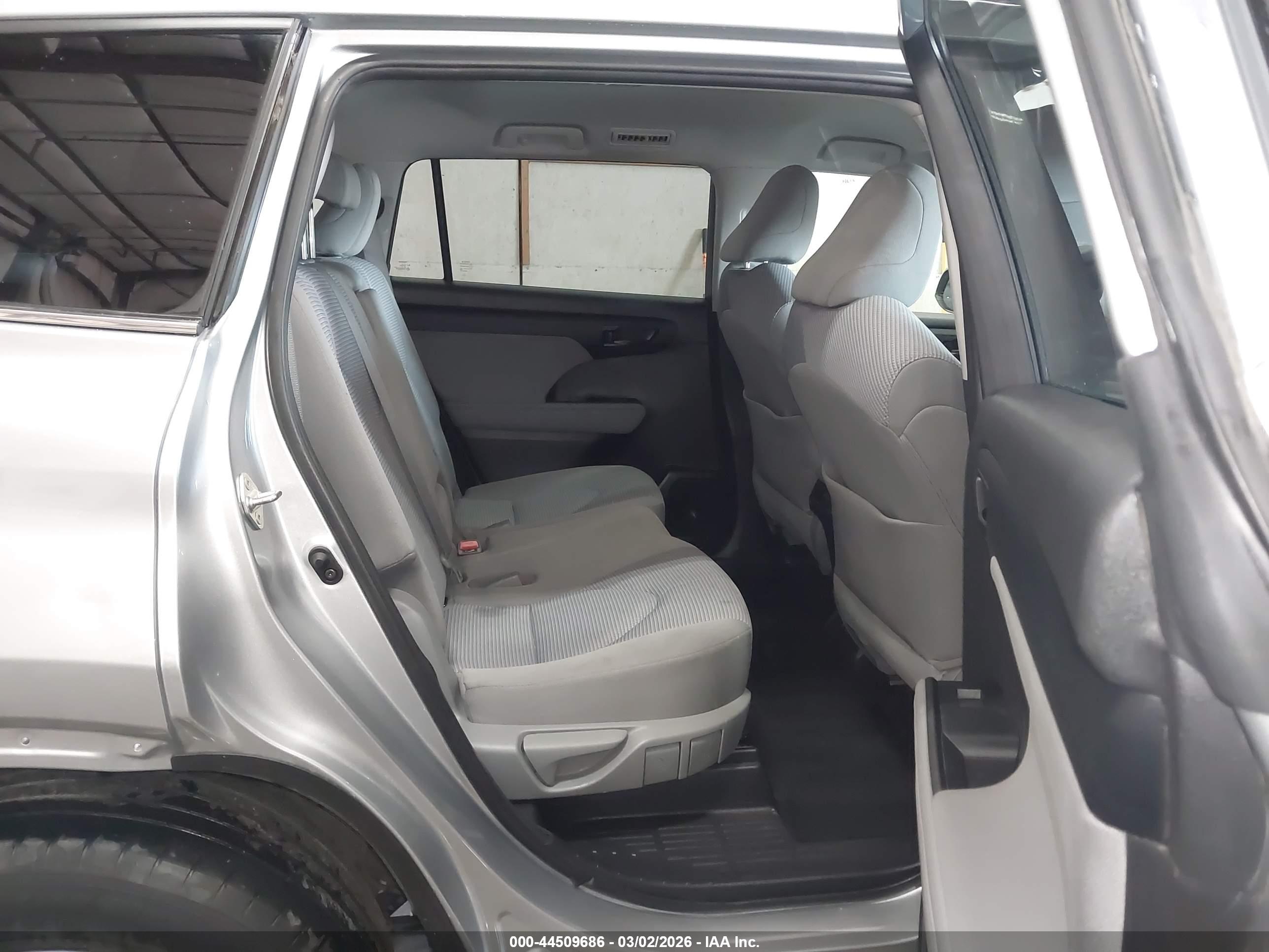 TOYOTA HIGHLANDER image 5