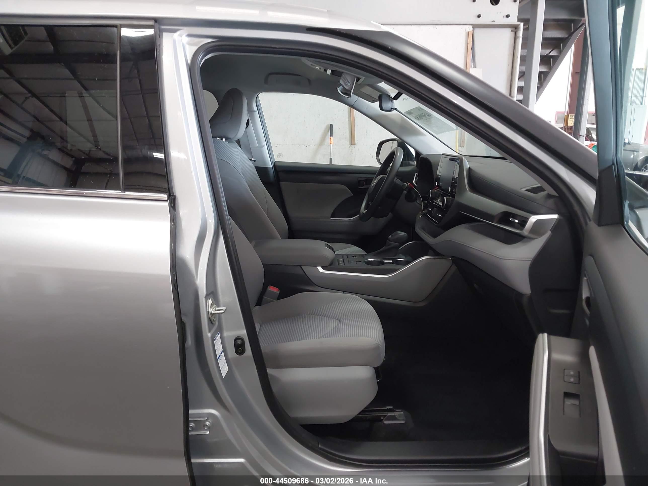 TOYOTA HIGHLANDER image 8