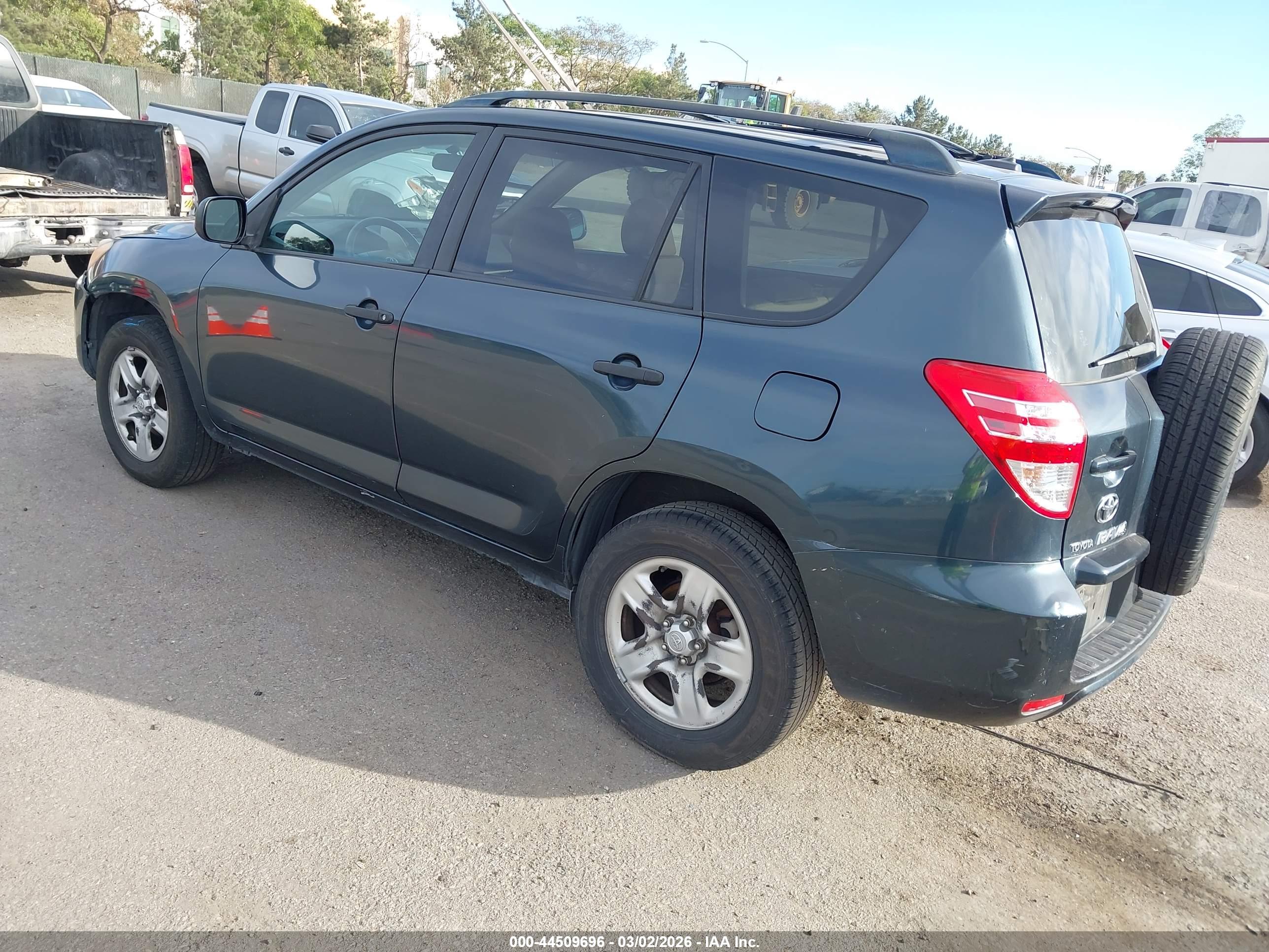 TOYOTA RAV4 image 3