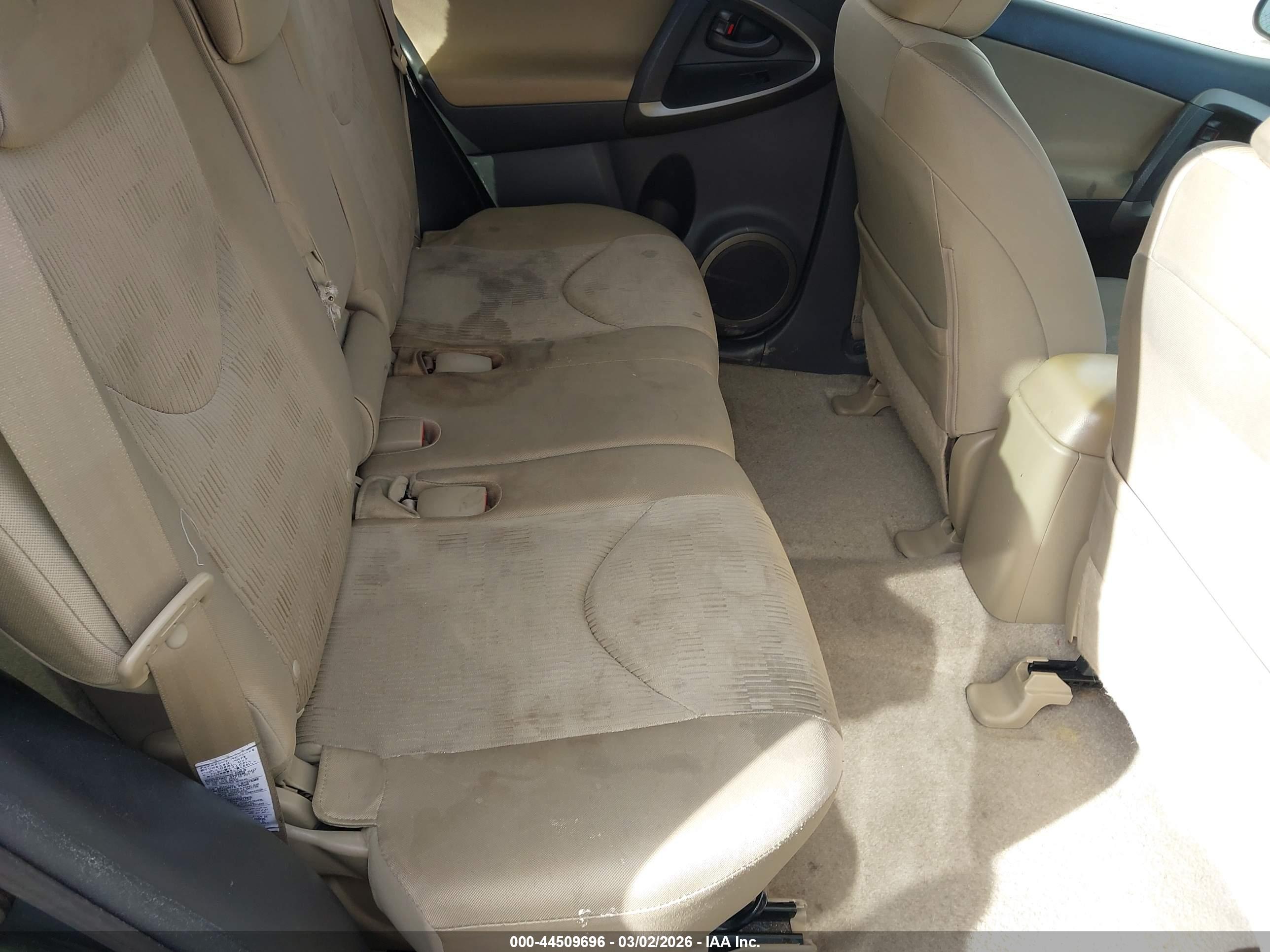 TOYOTA RAV4 image 8