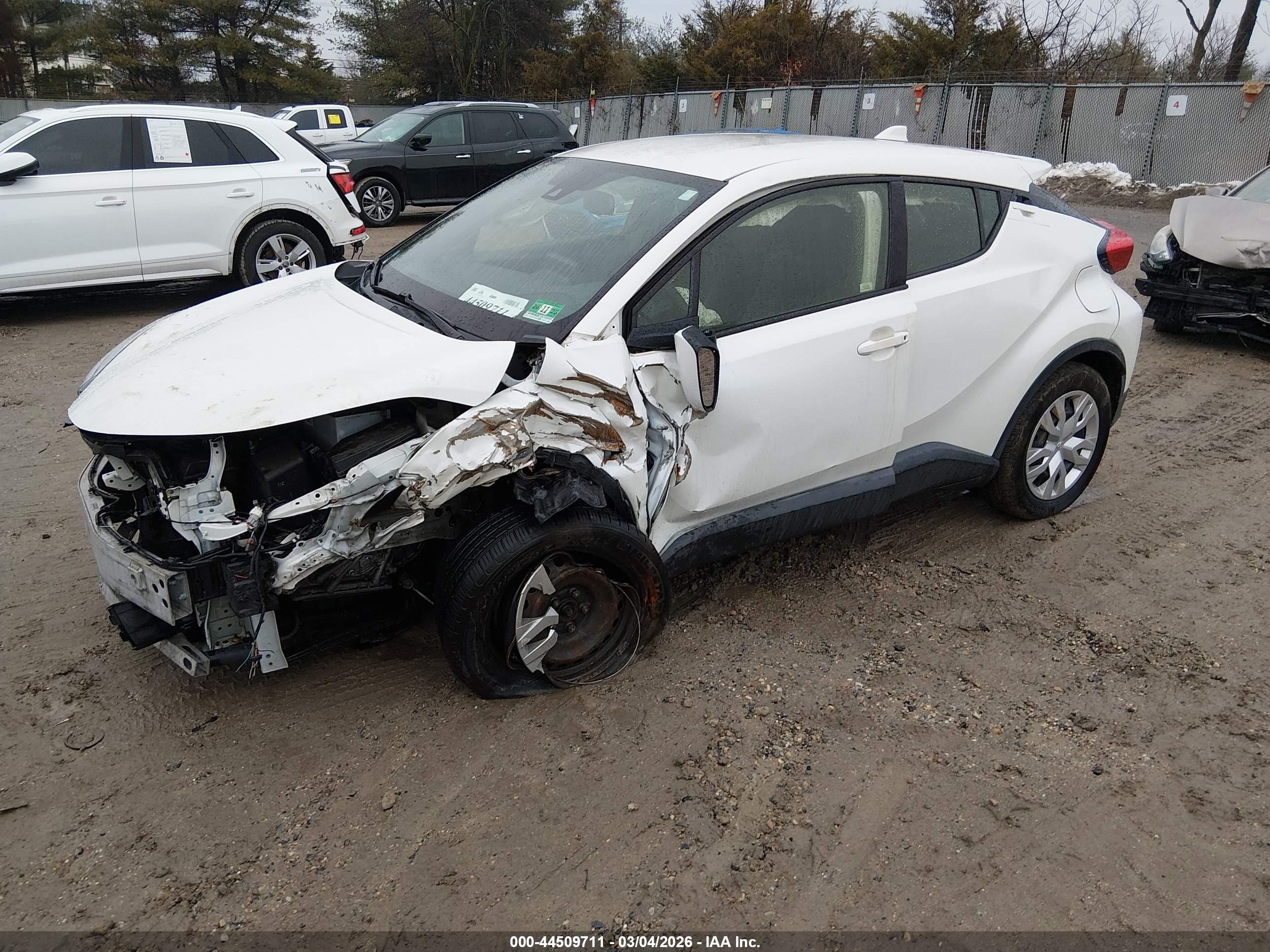 TOYOTA C-HR image 2