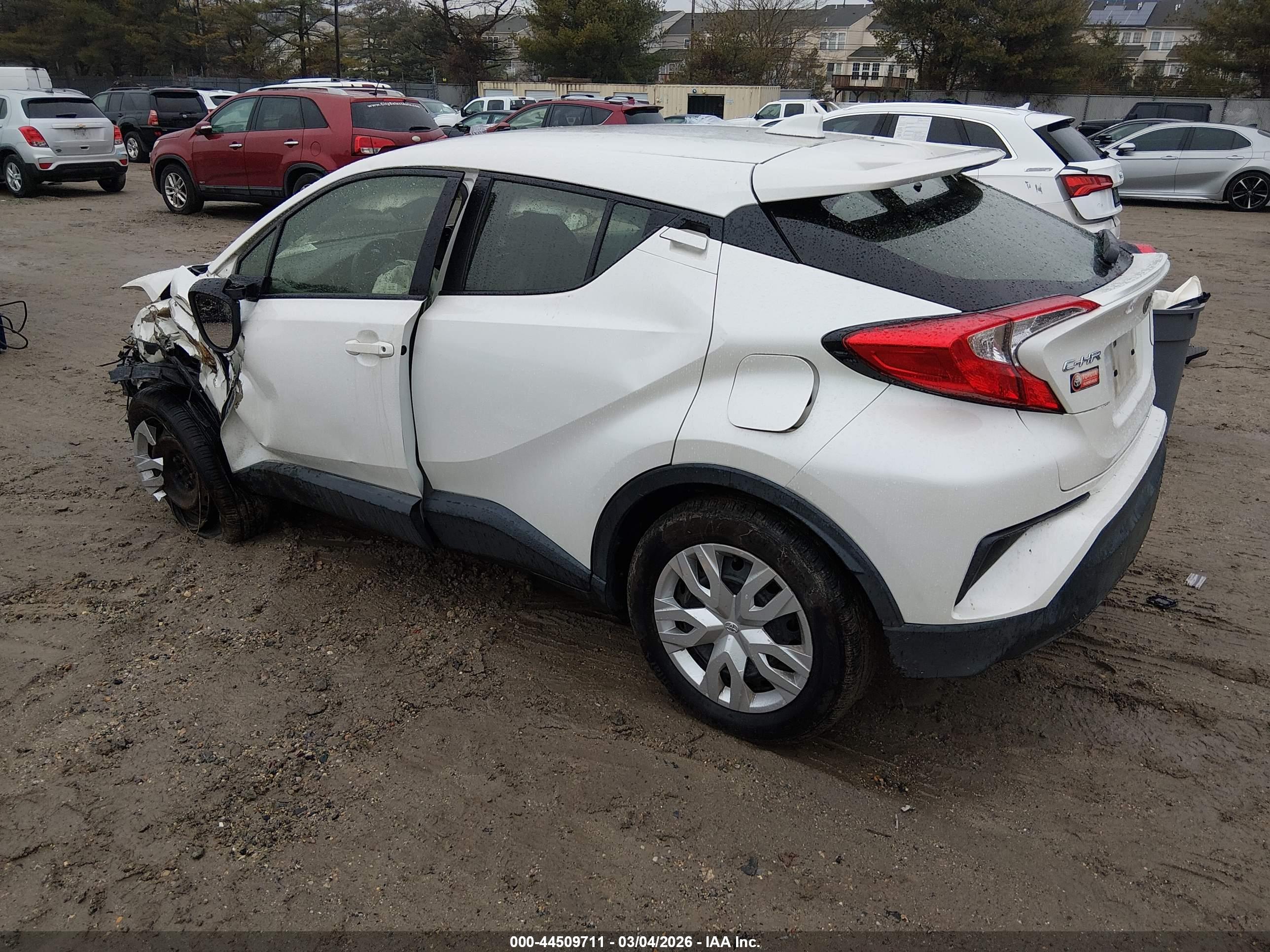 TOYOTA C-HR image 3