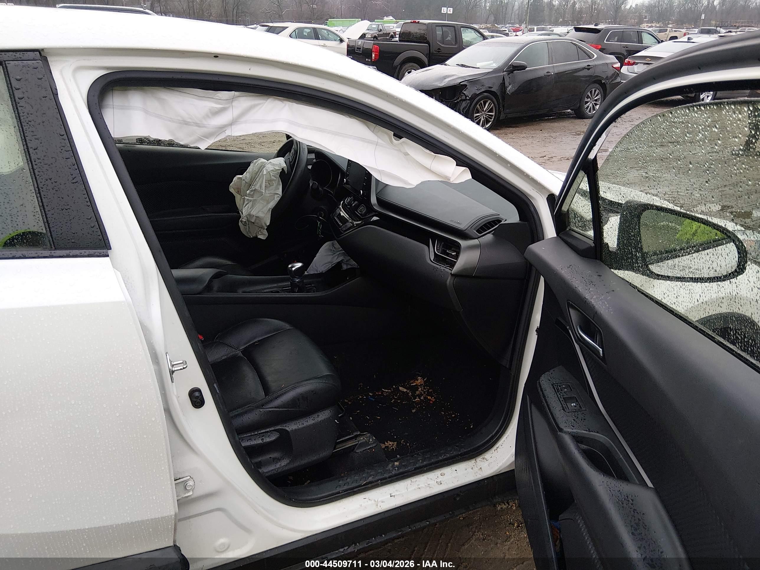TOYOTA C-HR image 5