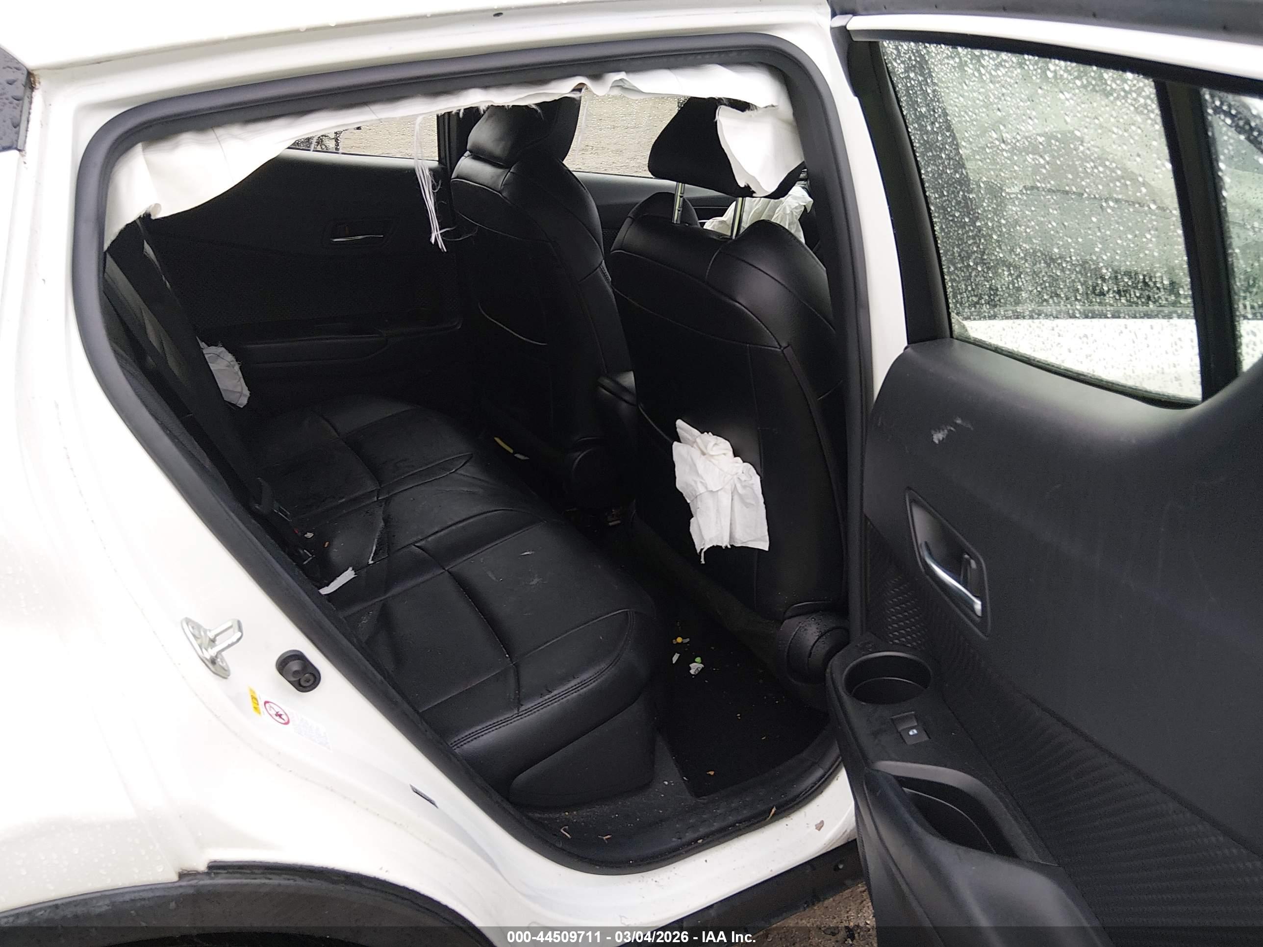 TOYOTA C-HR image 8