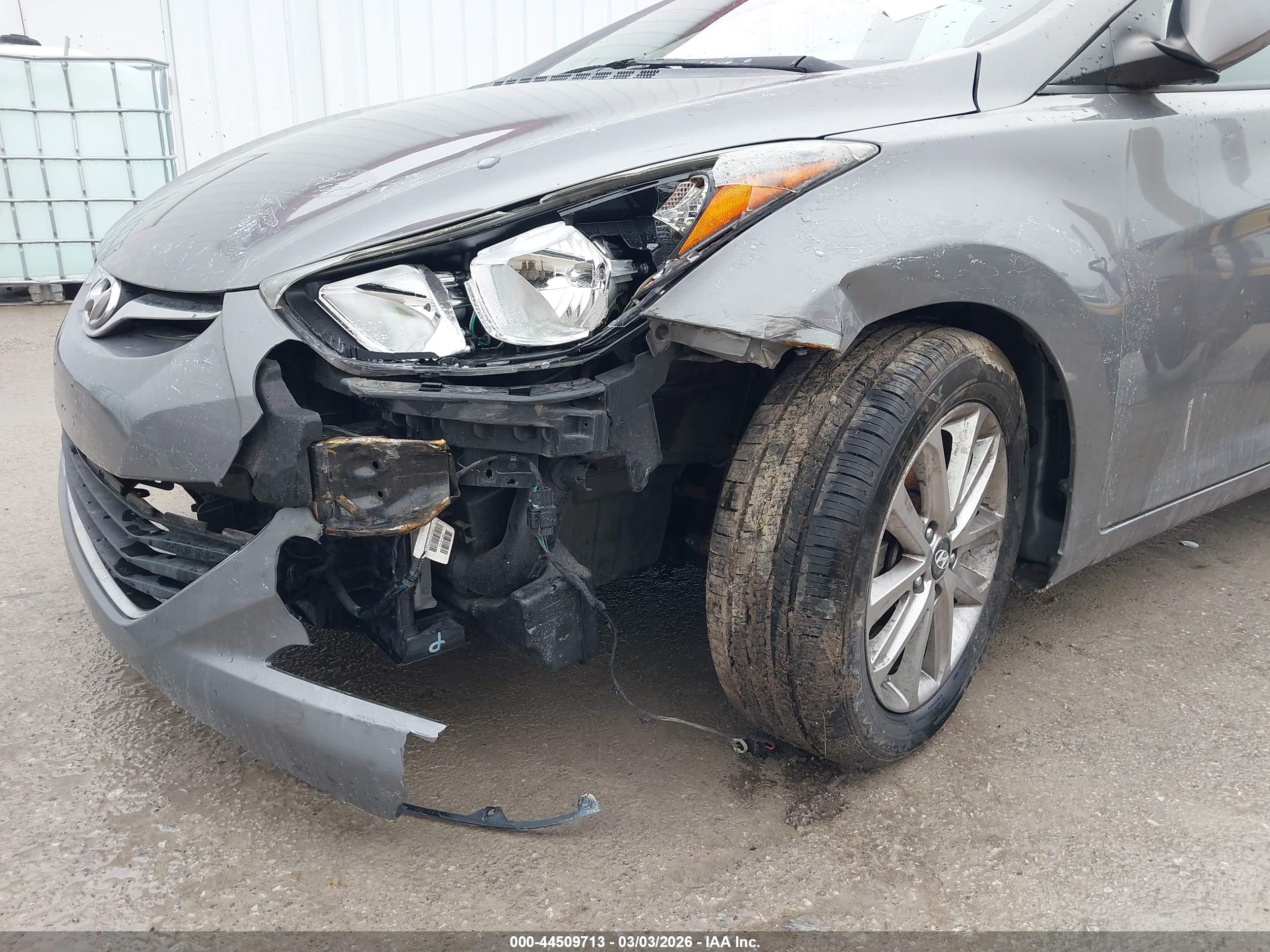 HYUNDAI ELANTRA image 6