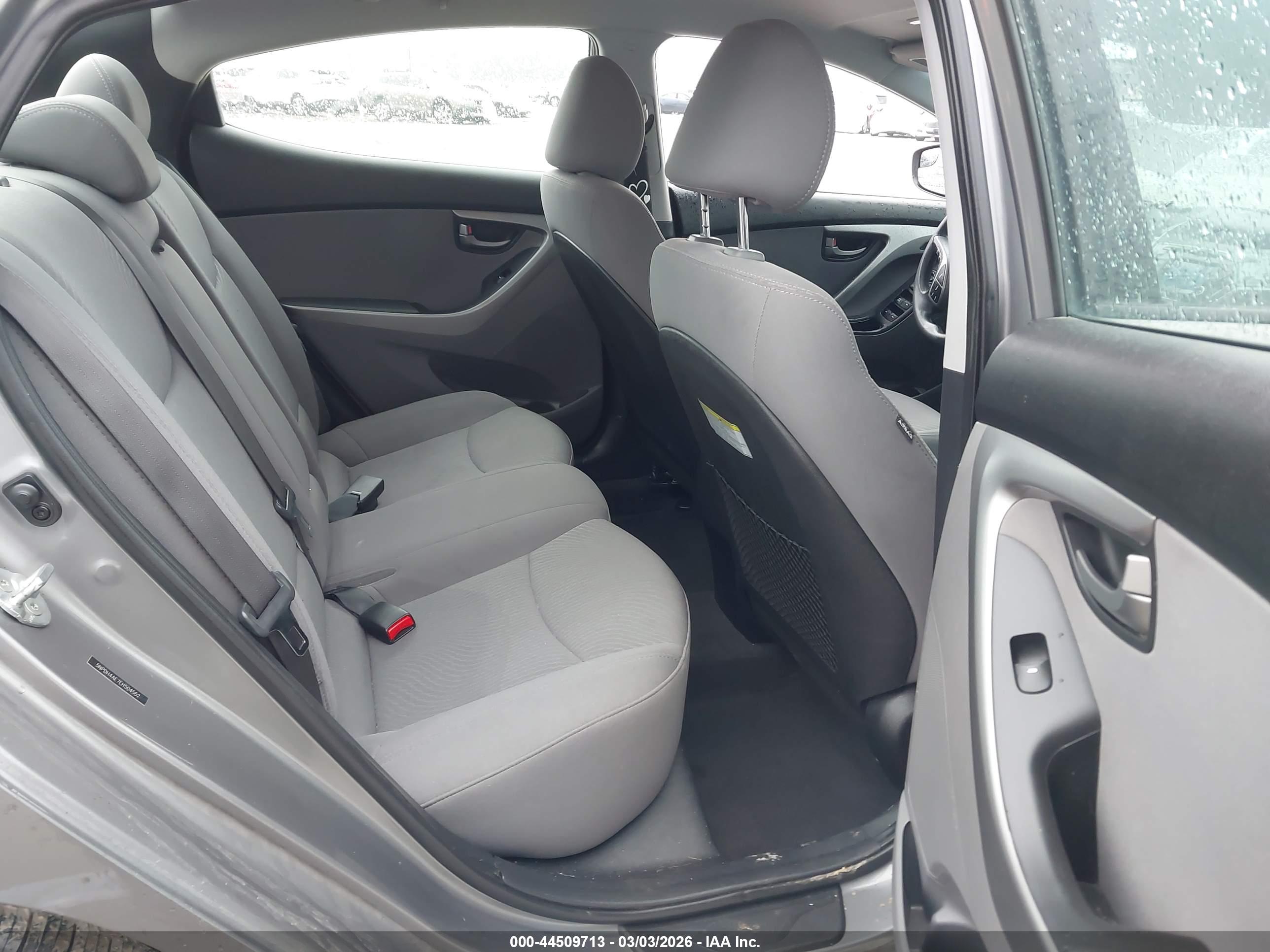 HYUNDAI ELANTRA image 8