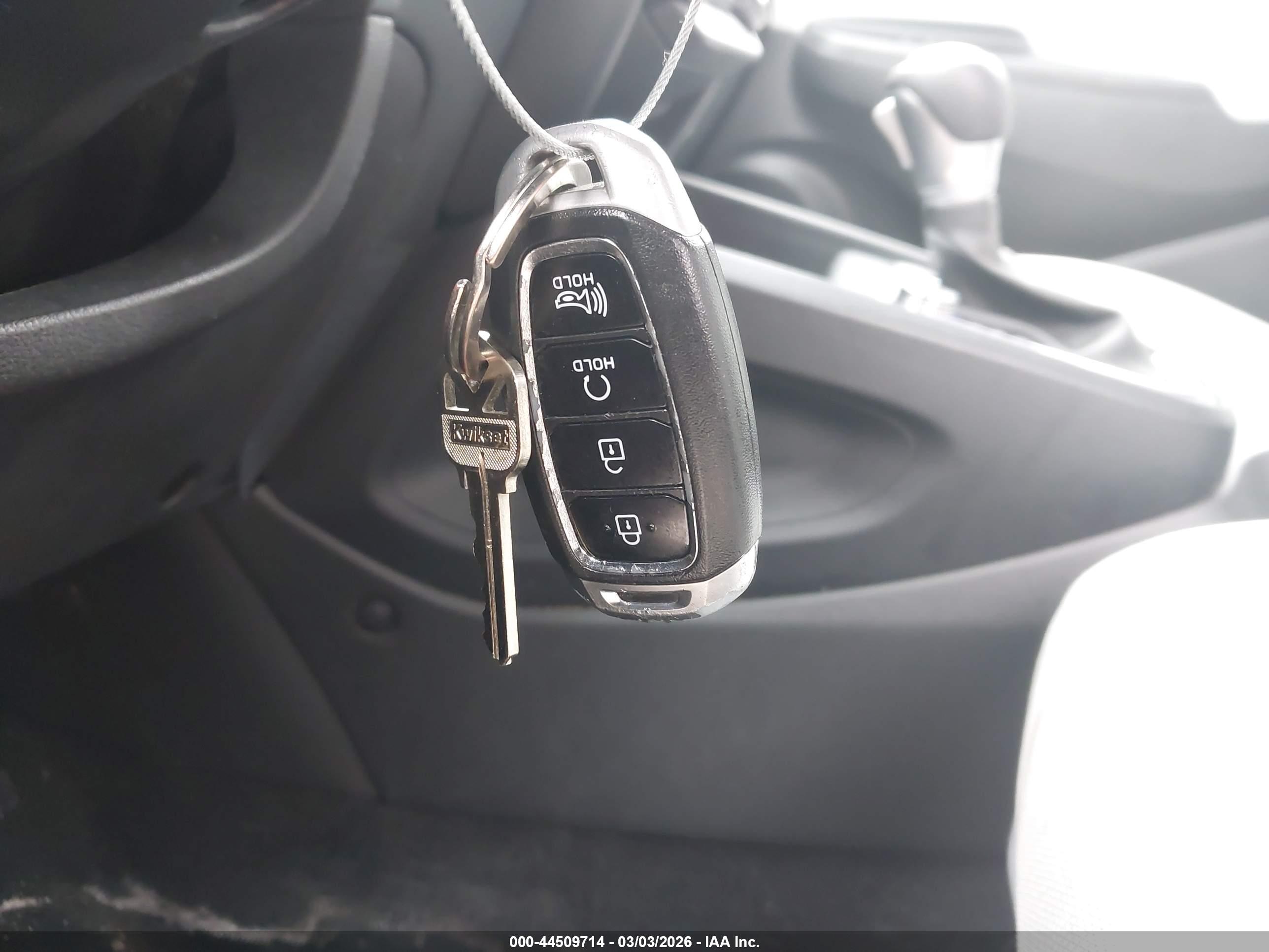 HYUNDAI KONA image 11