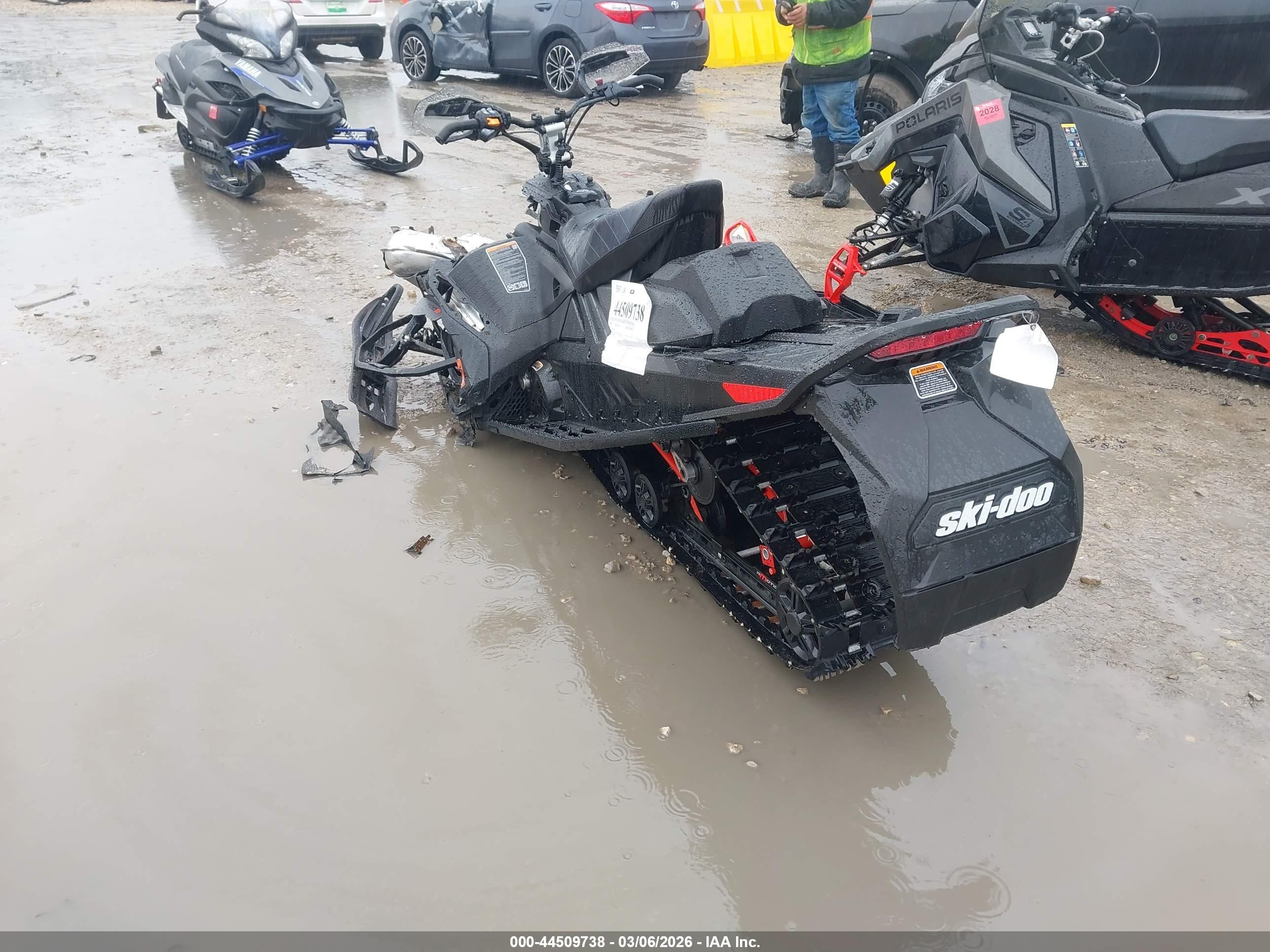 SKI-DOO MX image 3