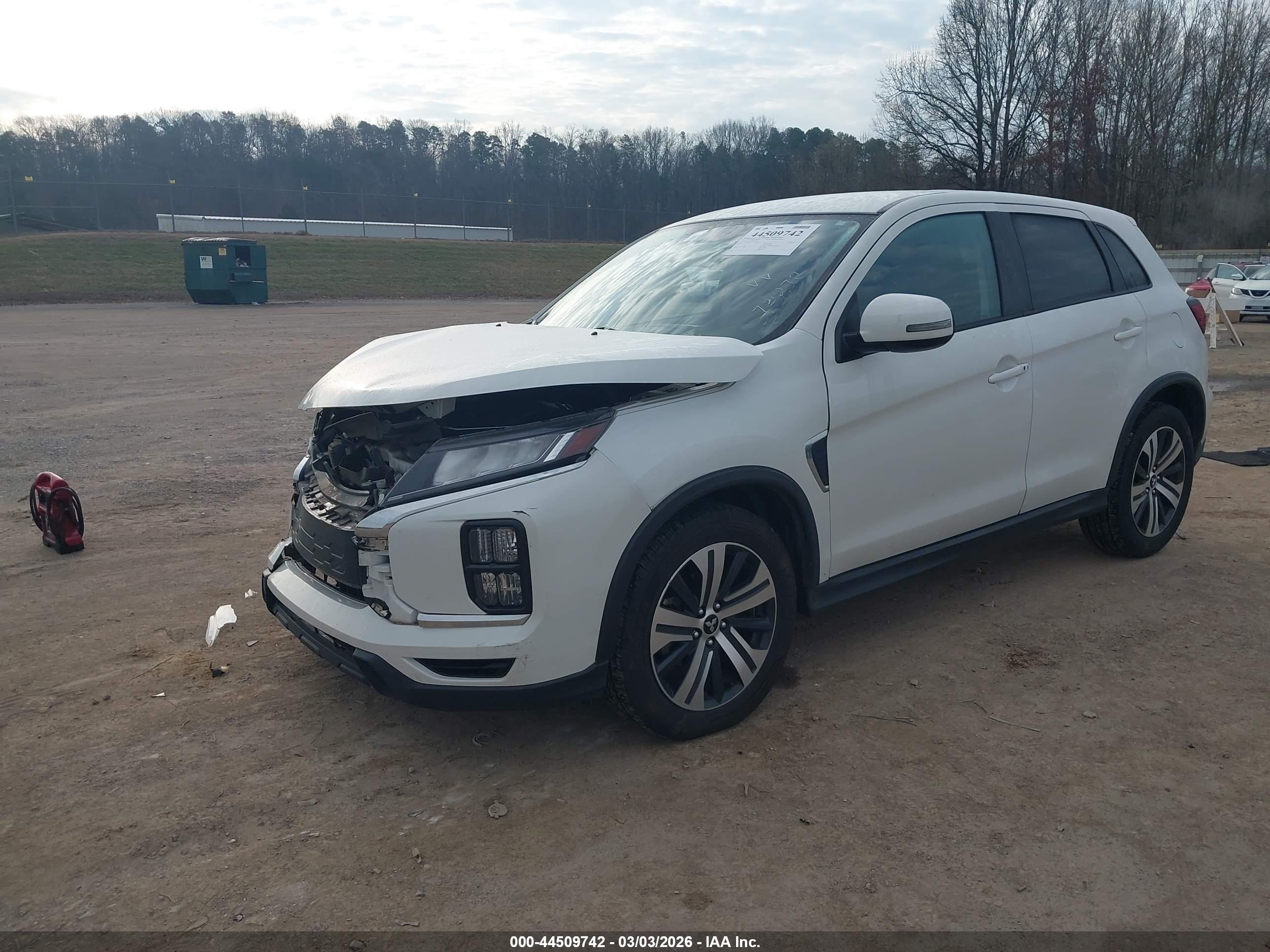 MITSUBISHI OUTLANDER image 2
