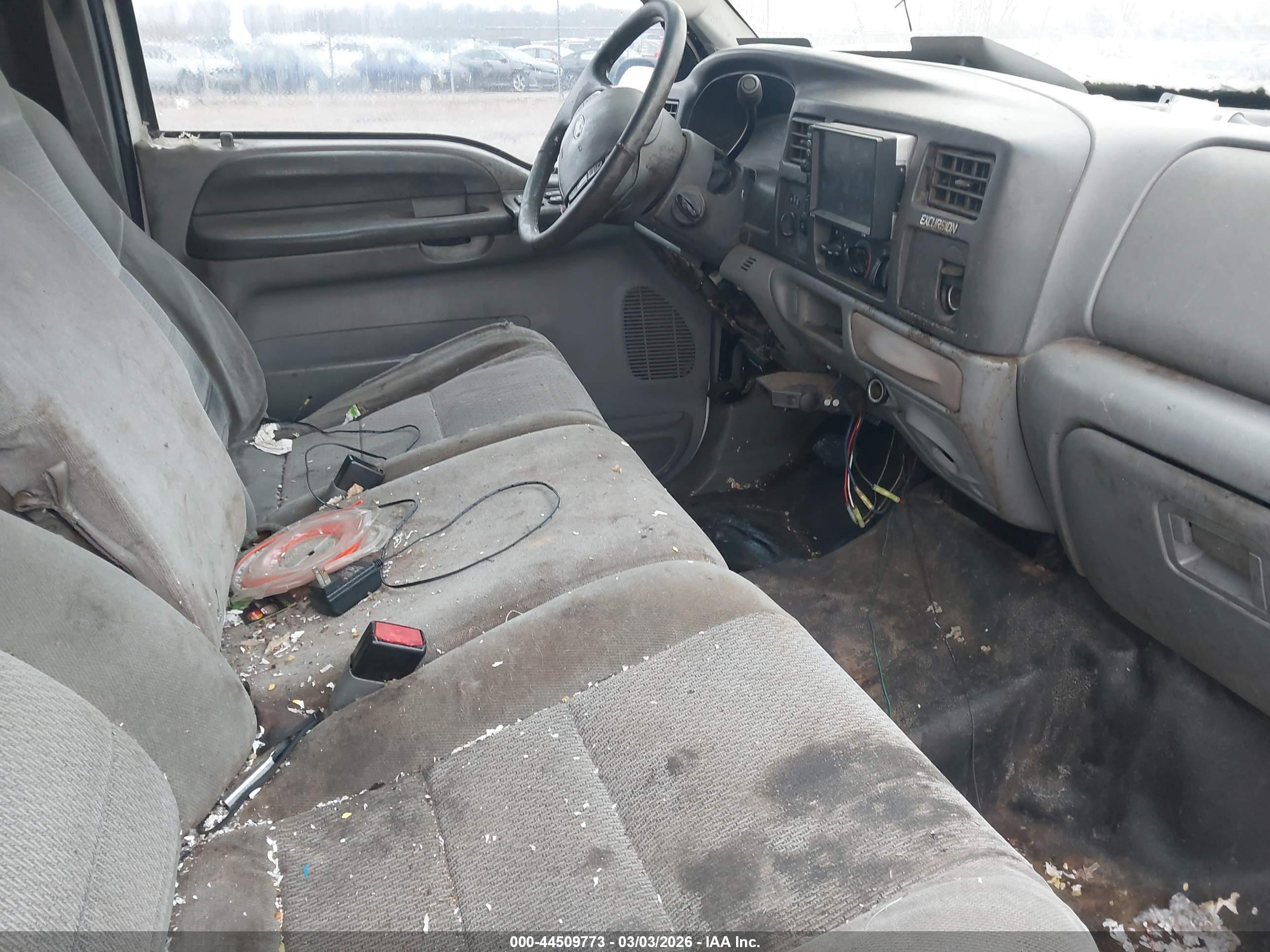 FORD EXCURSION image 5