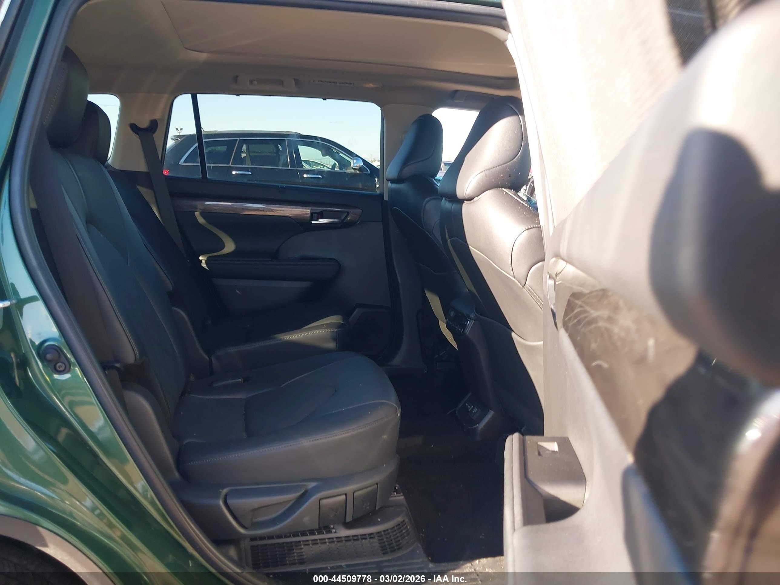 TOYOTA HIGHLANDER image 8