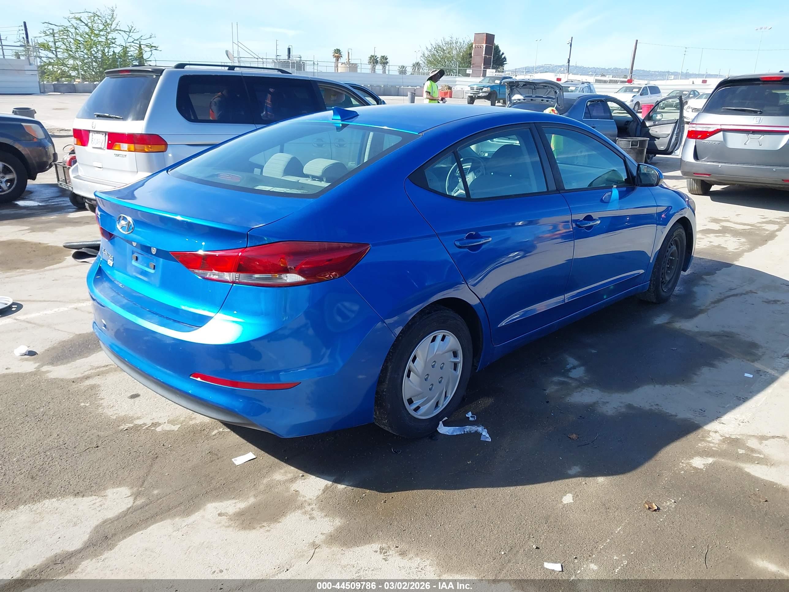 HYUNDAI ELANTRA image 4