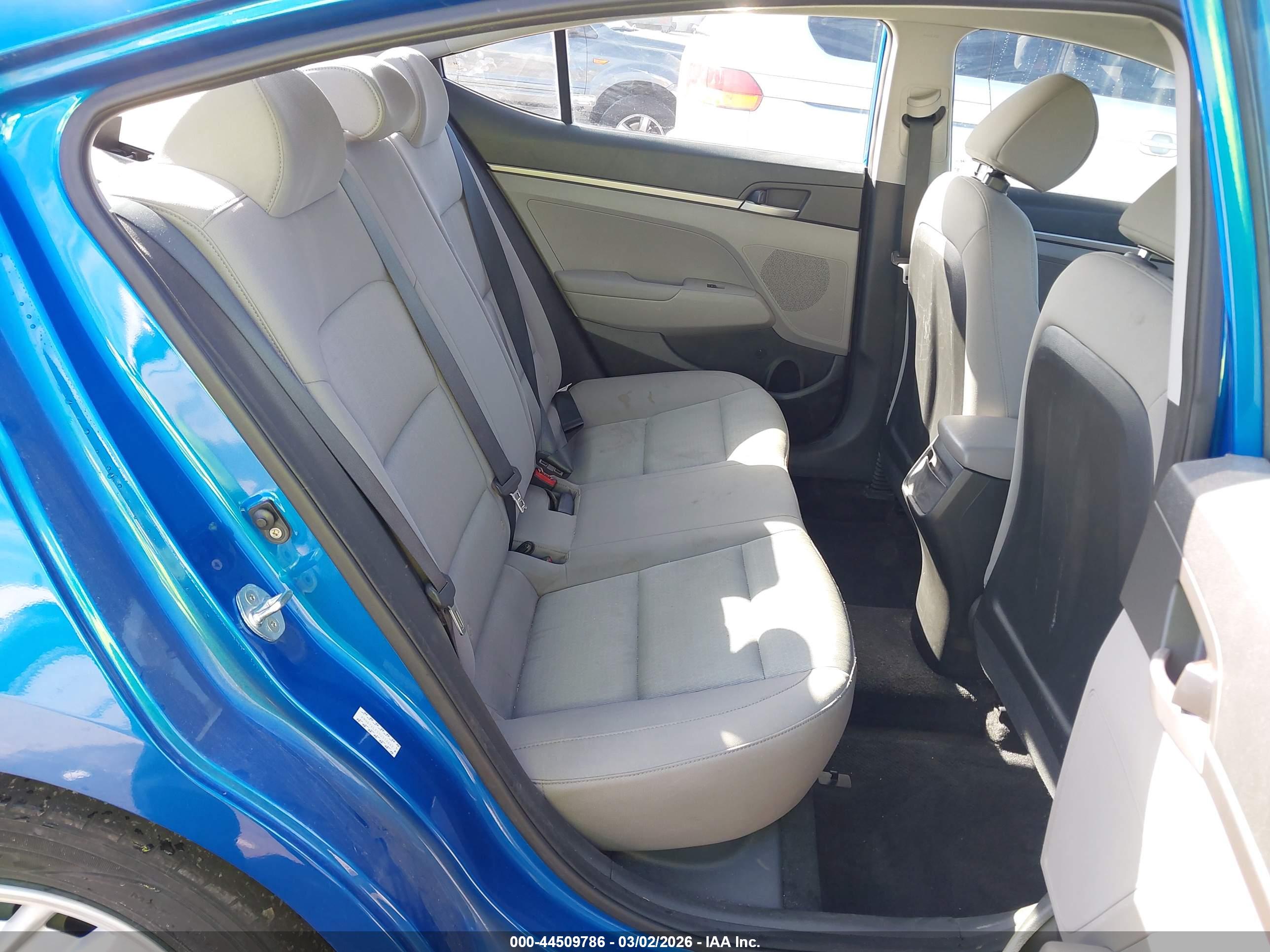 HYUNDAI ELANTRA image 8