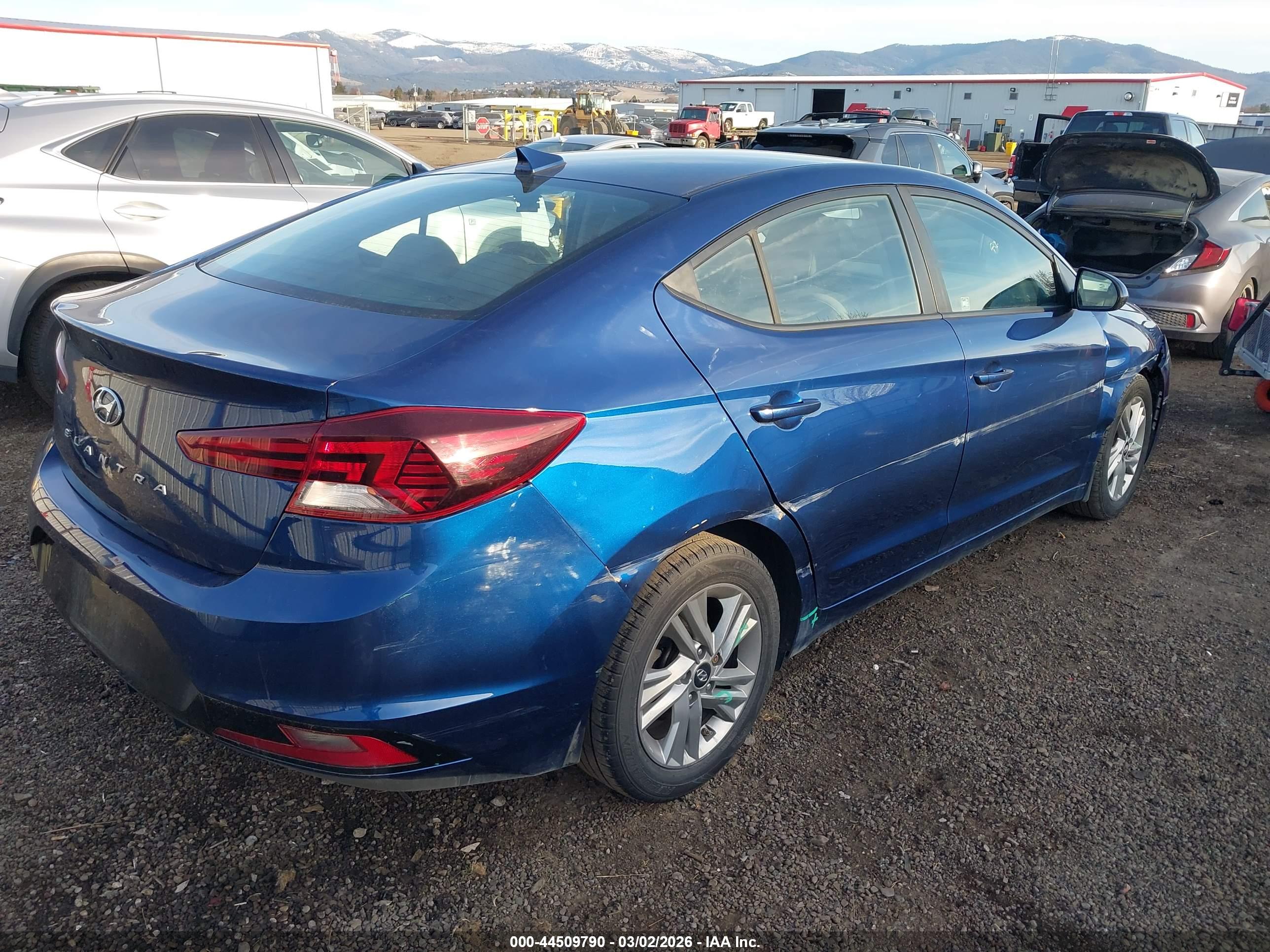 HYUNDAI ELANTRA image 4