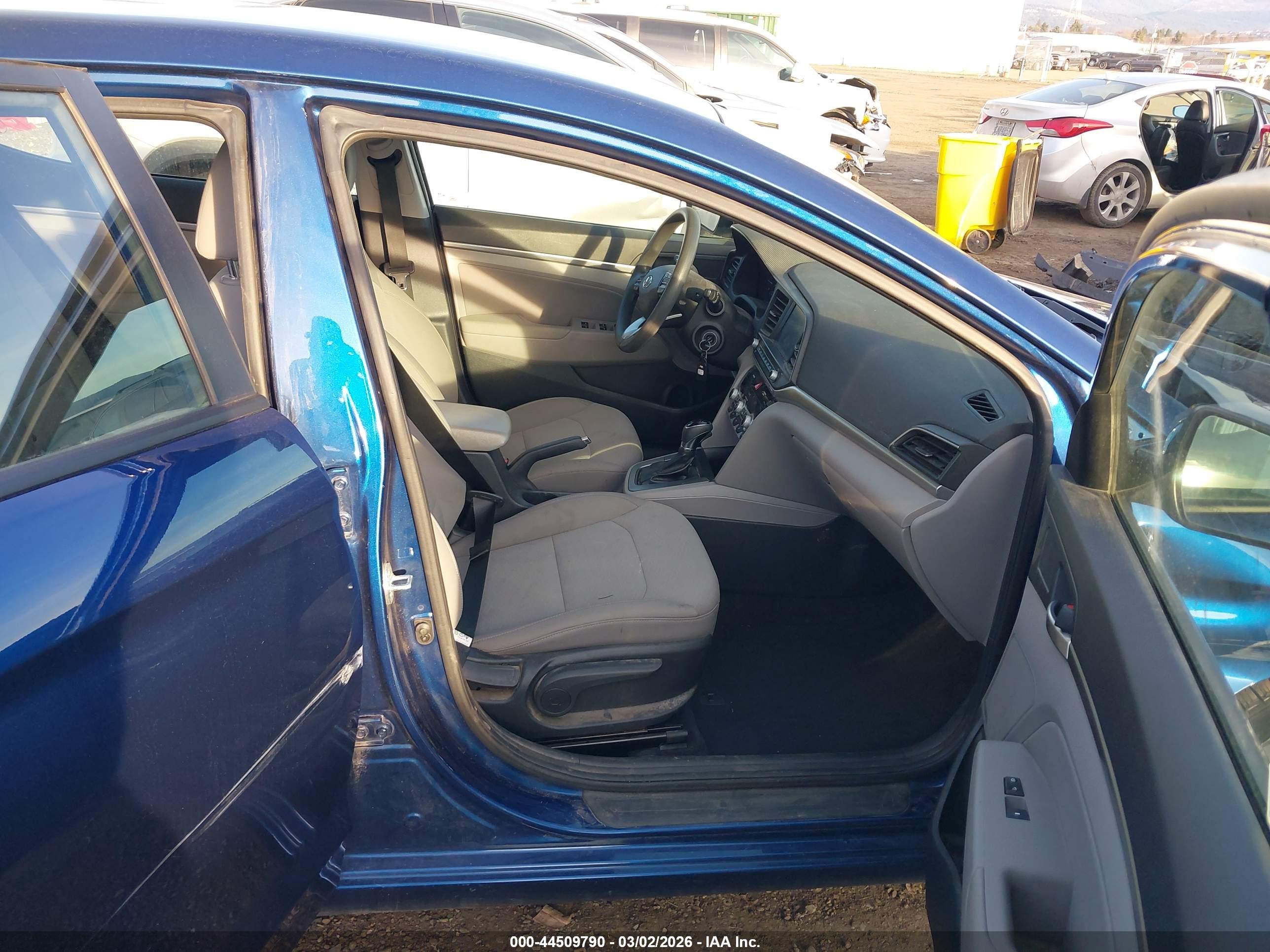 HYUNDAI ELANTRA image 5