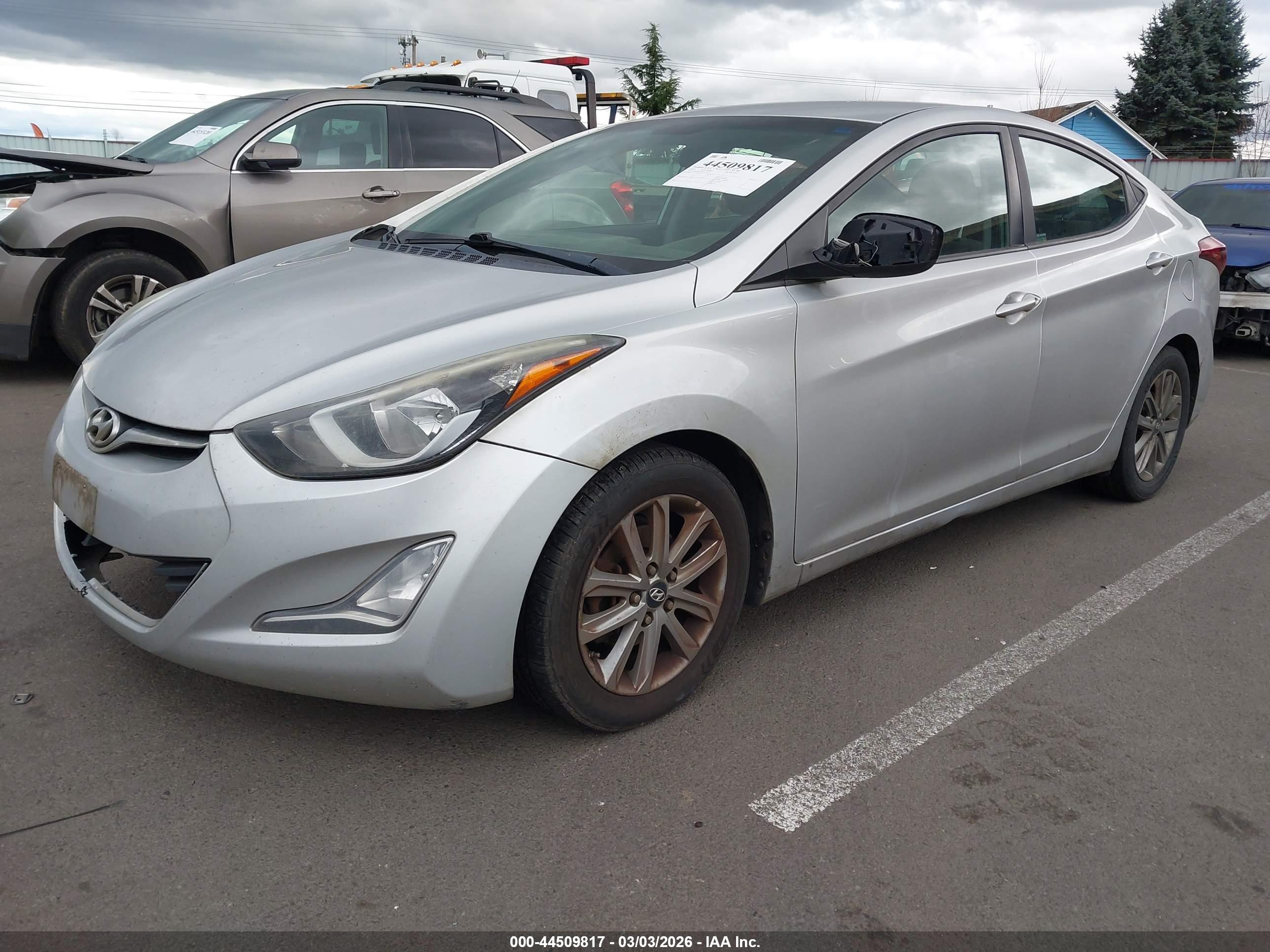 HYUNDAI ELANTRA image 2