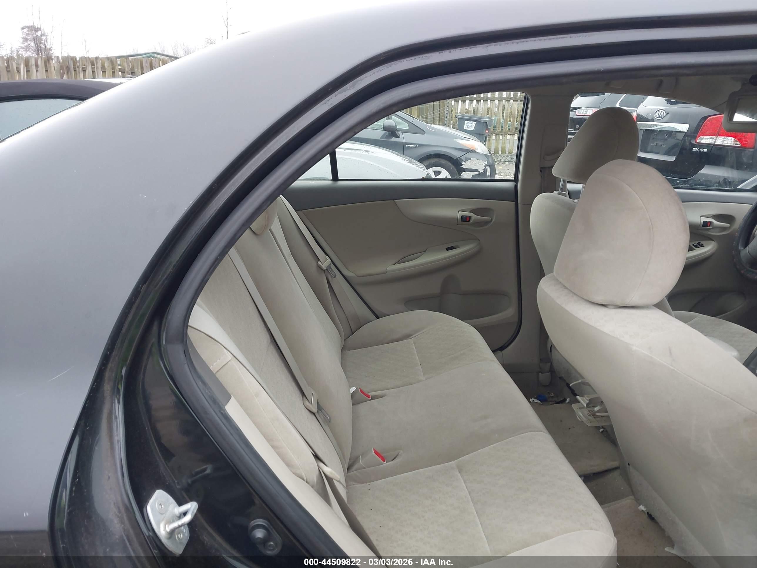 TOYOTA COROLLA image 8