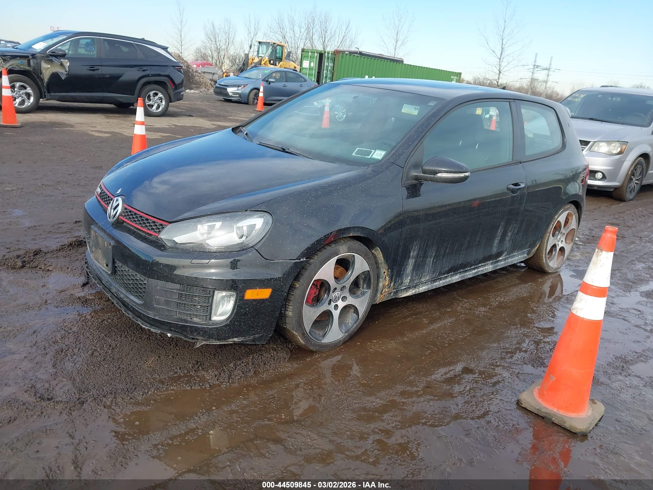 VOLKSWAGEN GTI image 2