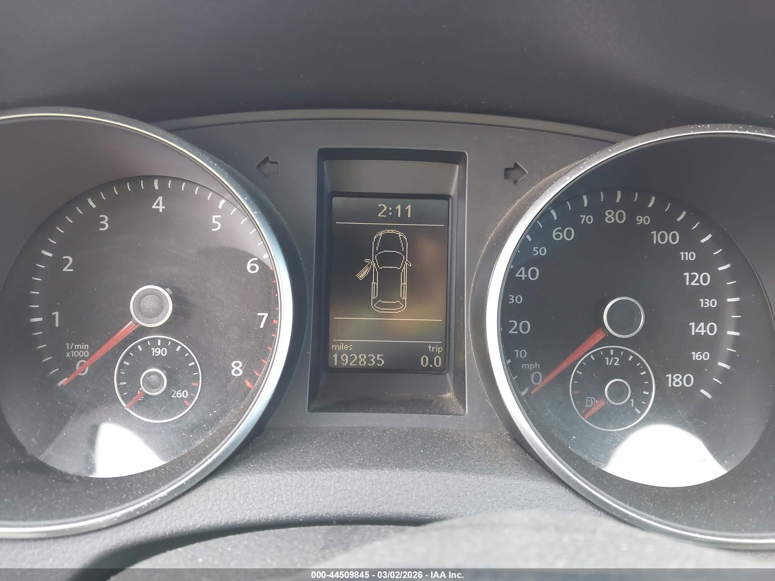 VOLKSWAGEN GTI image 7
