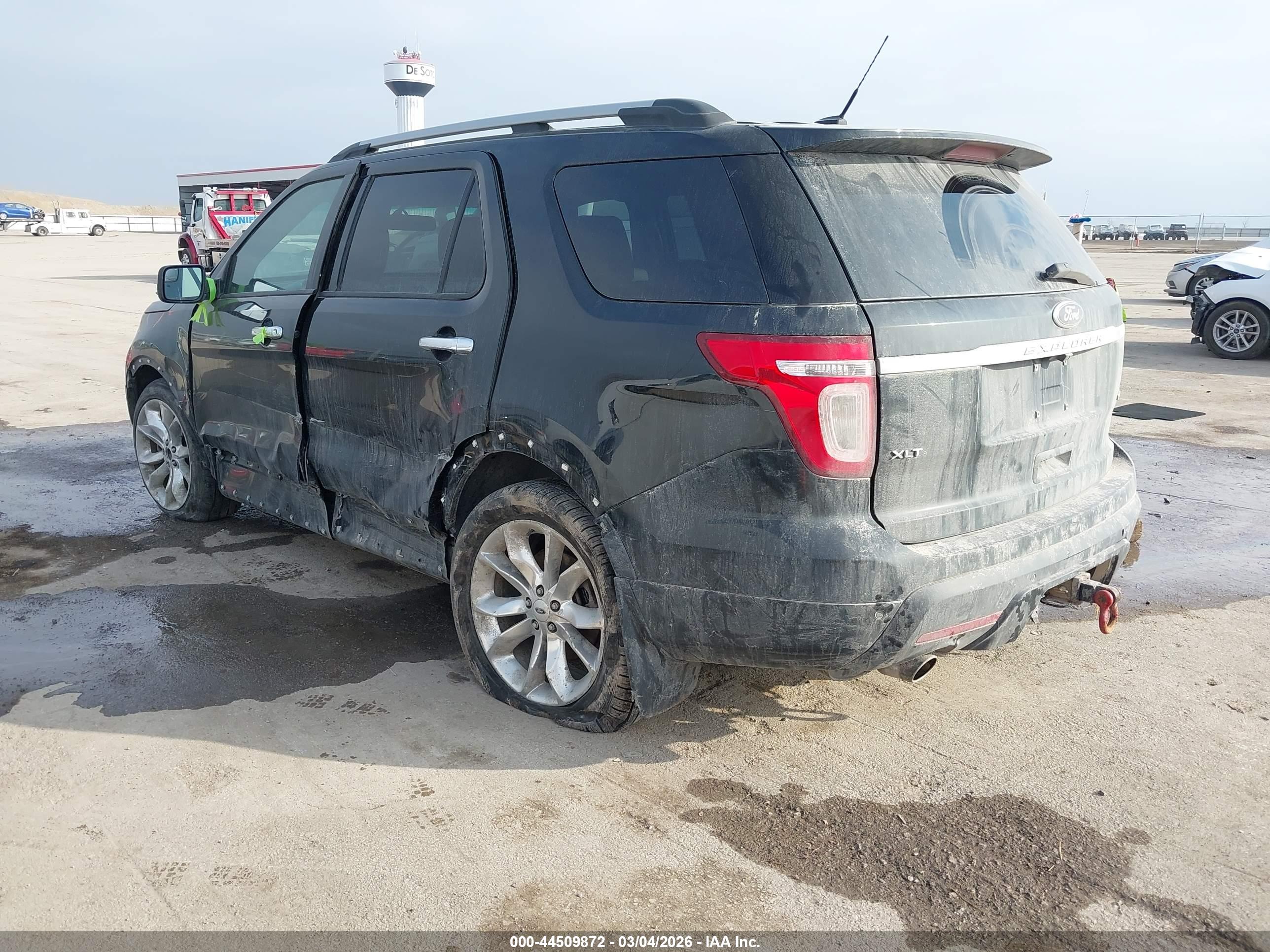FORD EXPLORER image 3