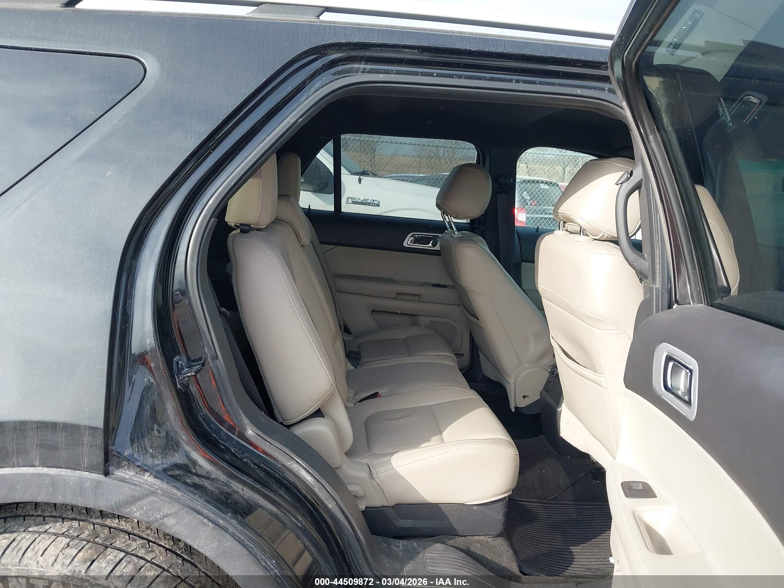 FORD EXPLORER image 8