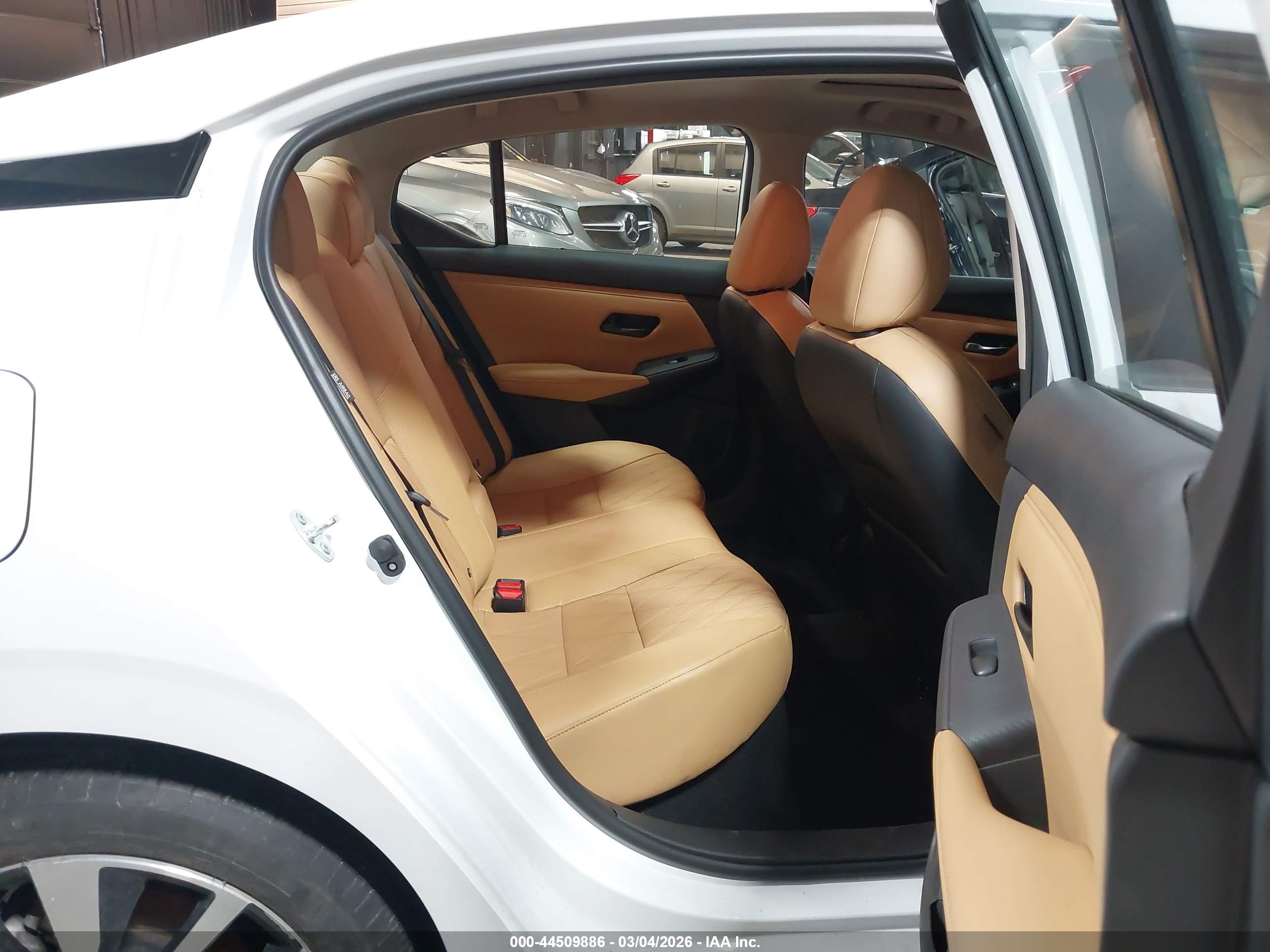 NISSAN SENTRA image 8