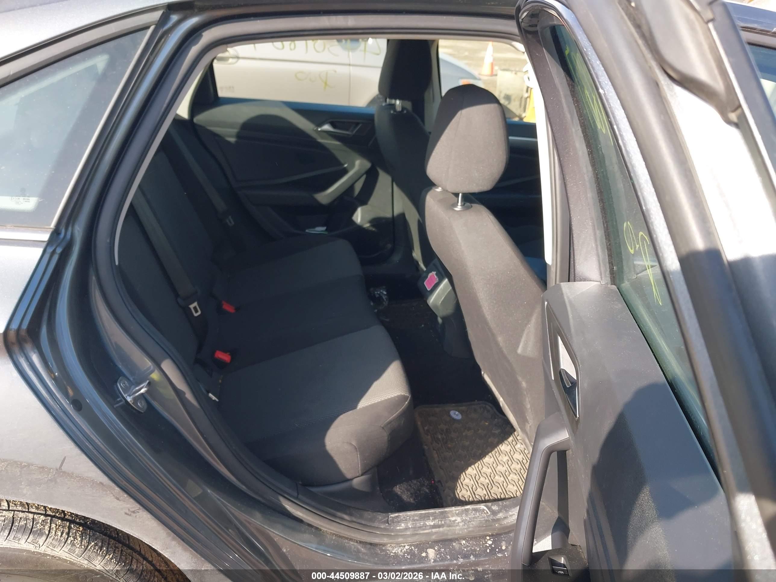 VOLKSWAGEN JETTA image 8