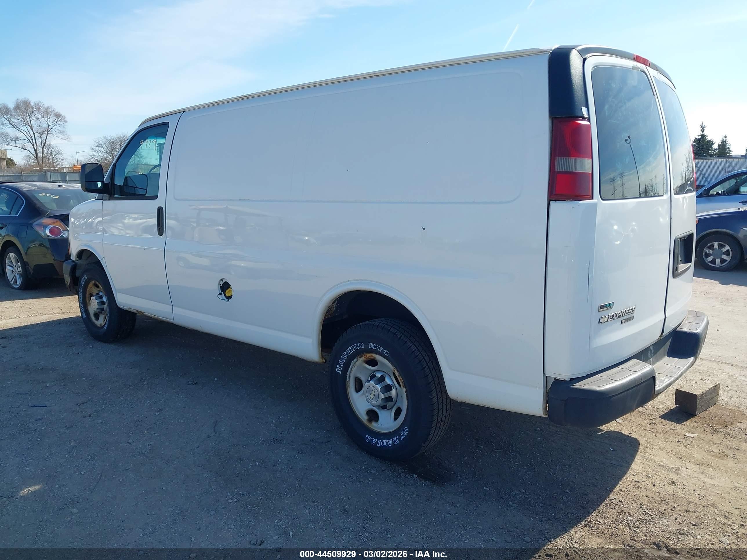 CHEVROLET EXPRESS image 3
