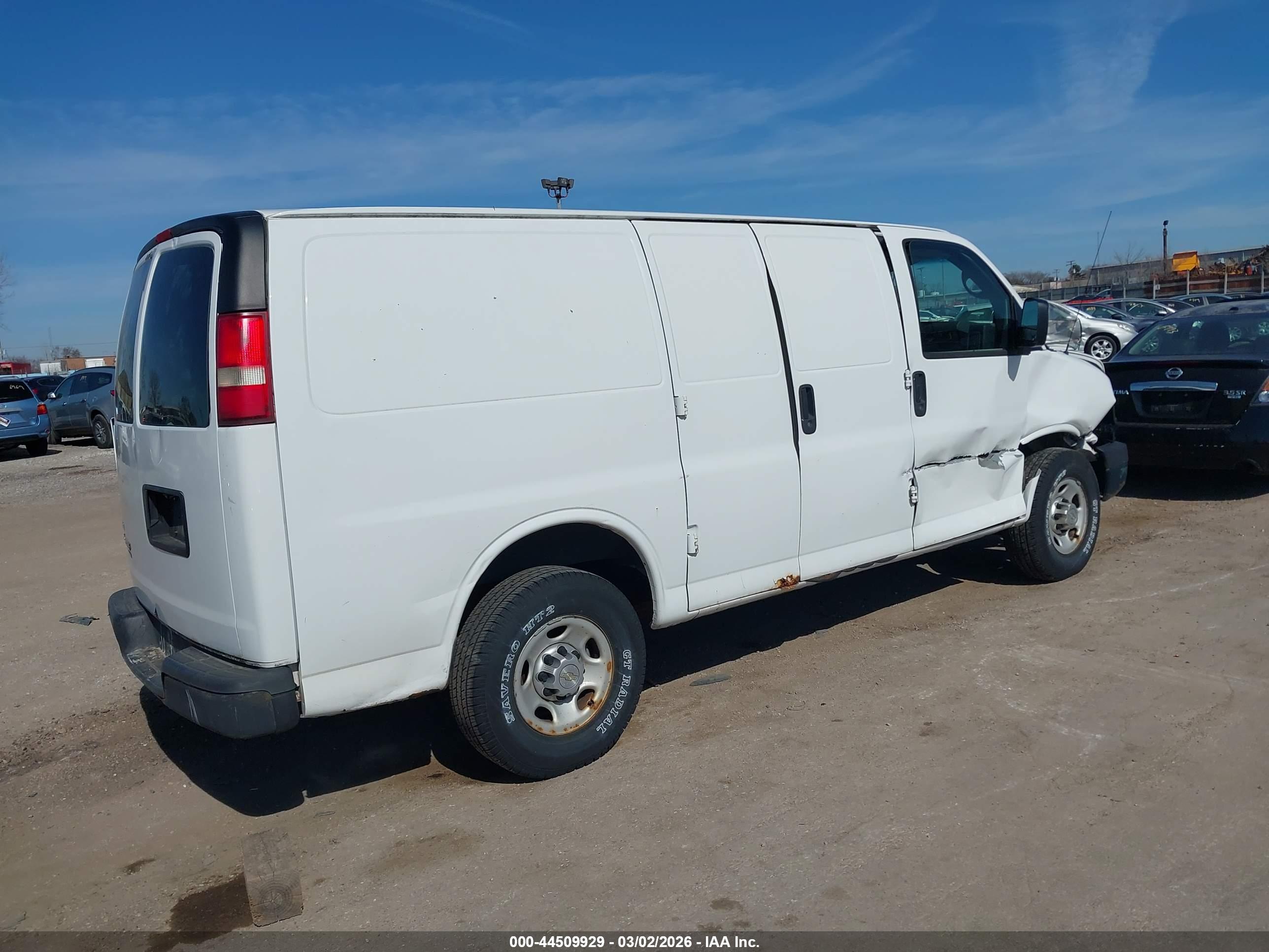 CHEVROLET EXPRESS image 4