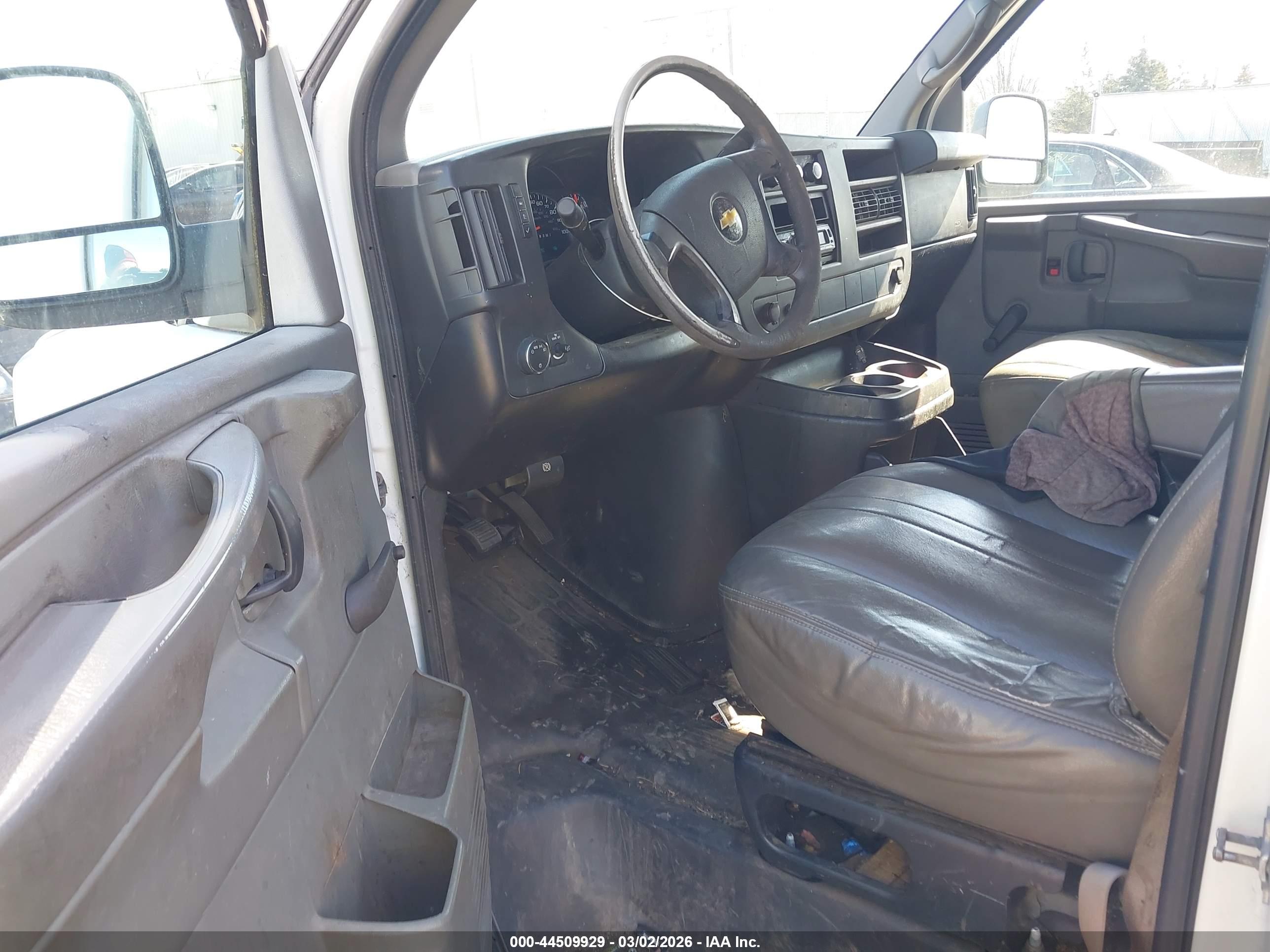 CHEVROLET EXPRESS image 5