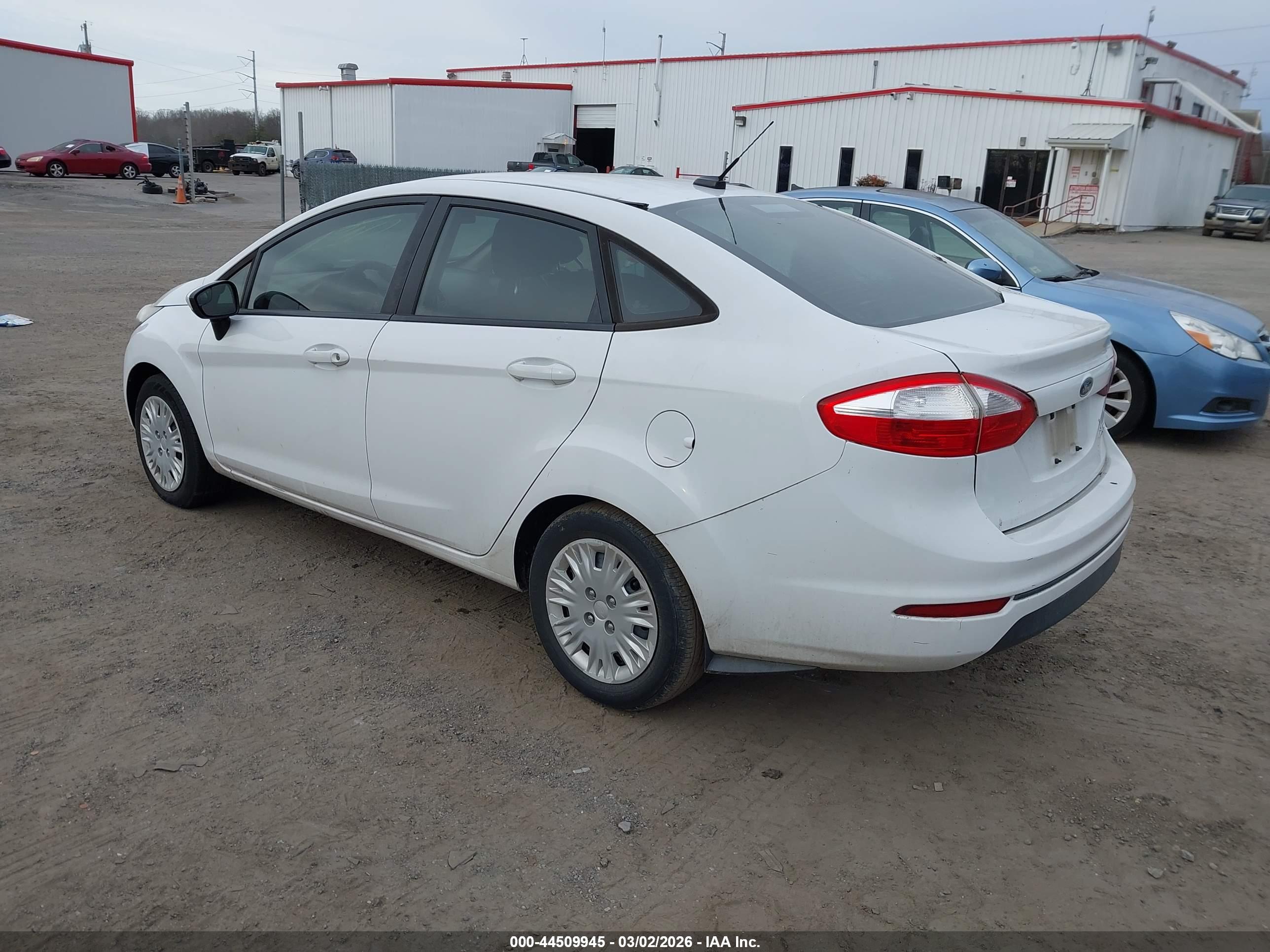 FORD FIESTA image 3