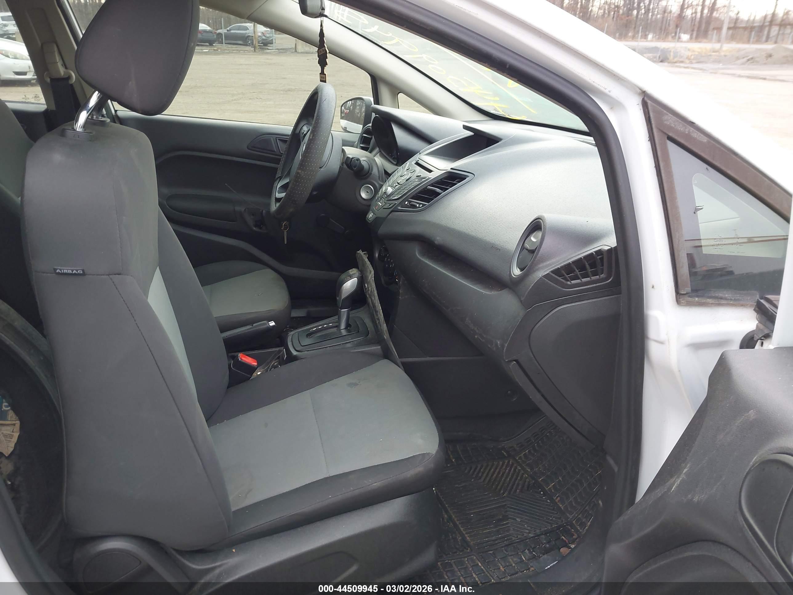 FORD FIESTA image 5