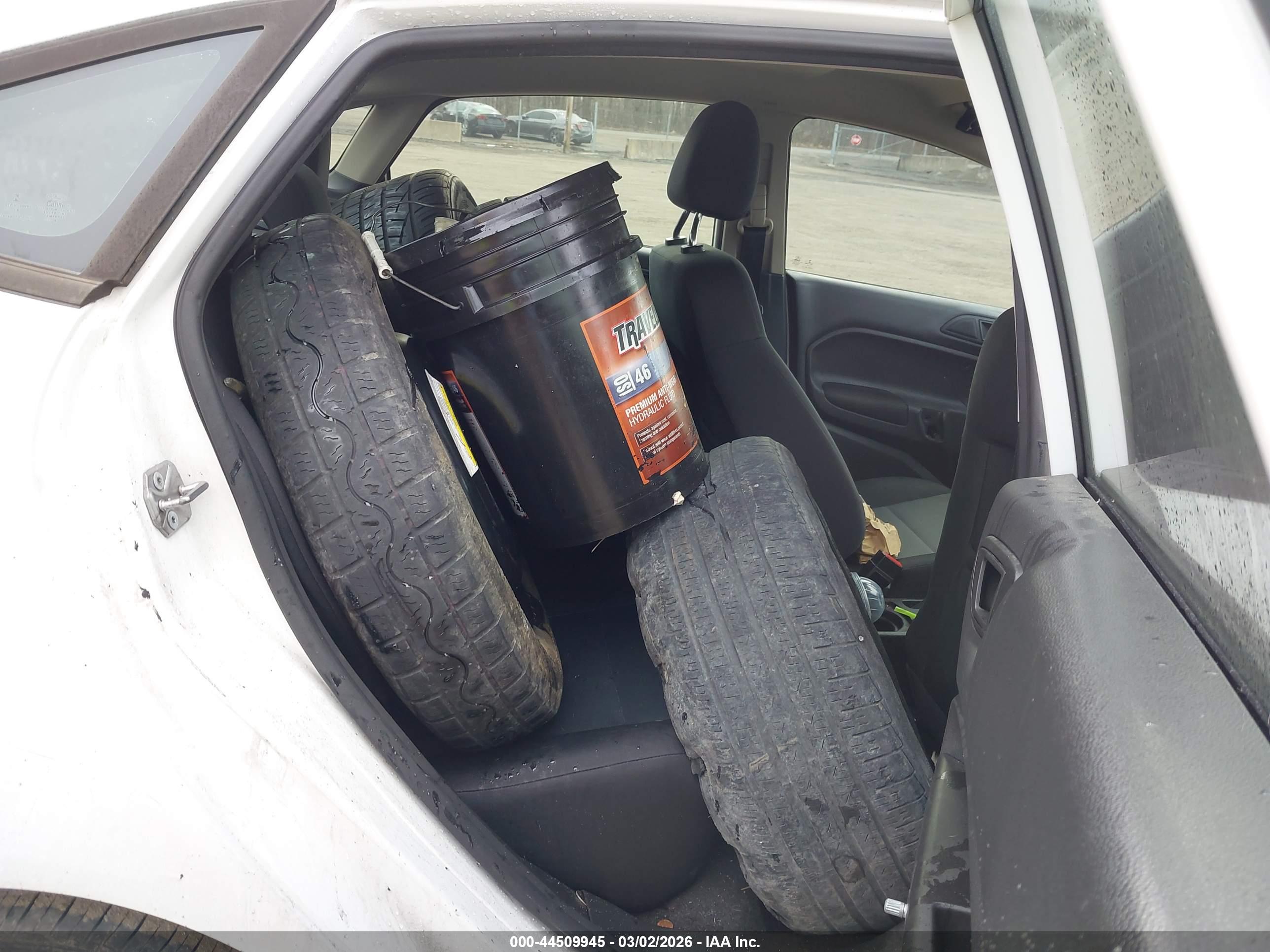 FORD FIESTA image 8