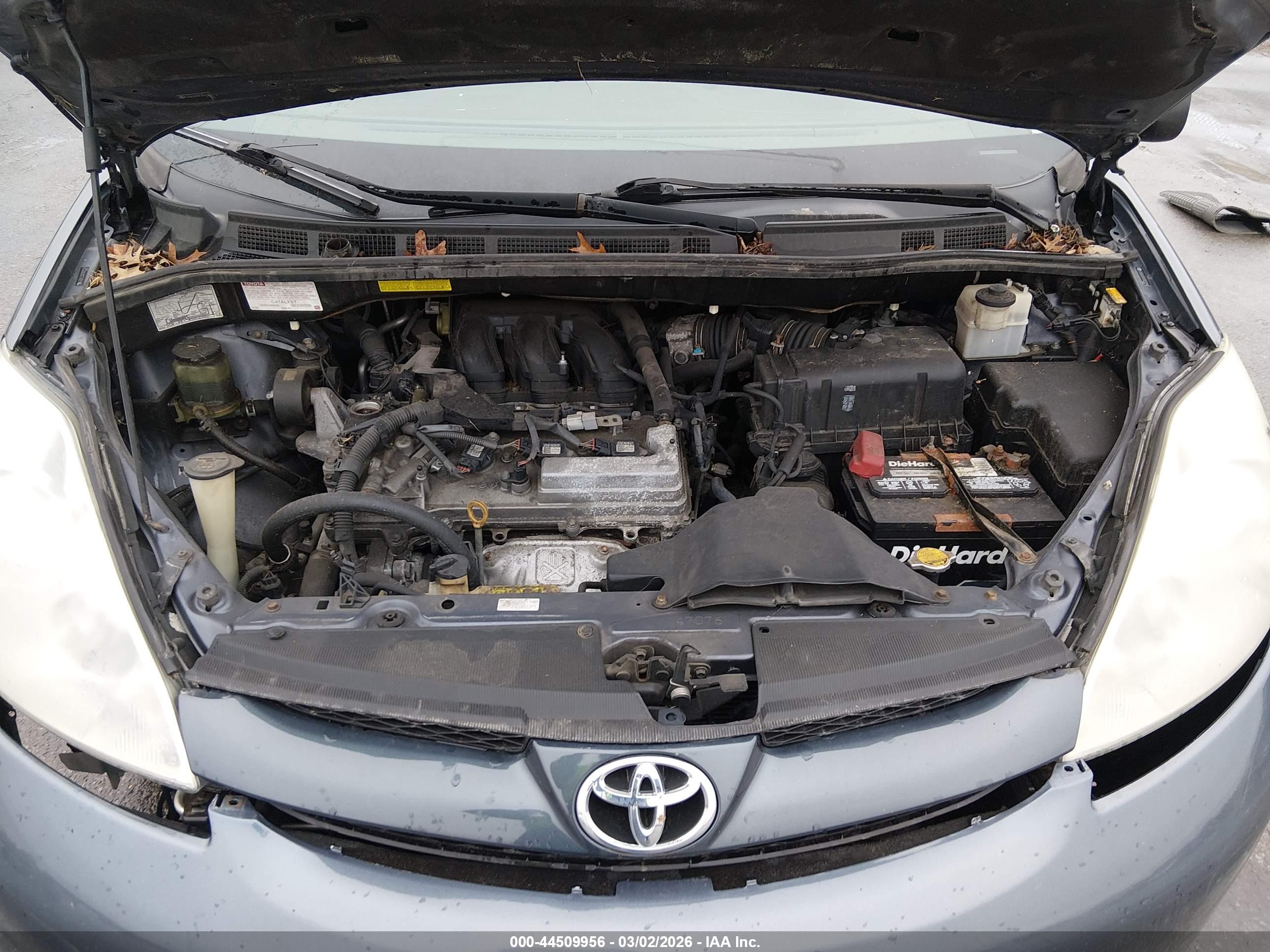 TOYOTA SIENNA image 10
