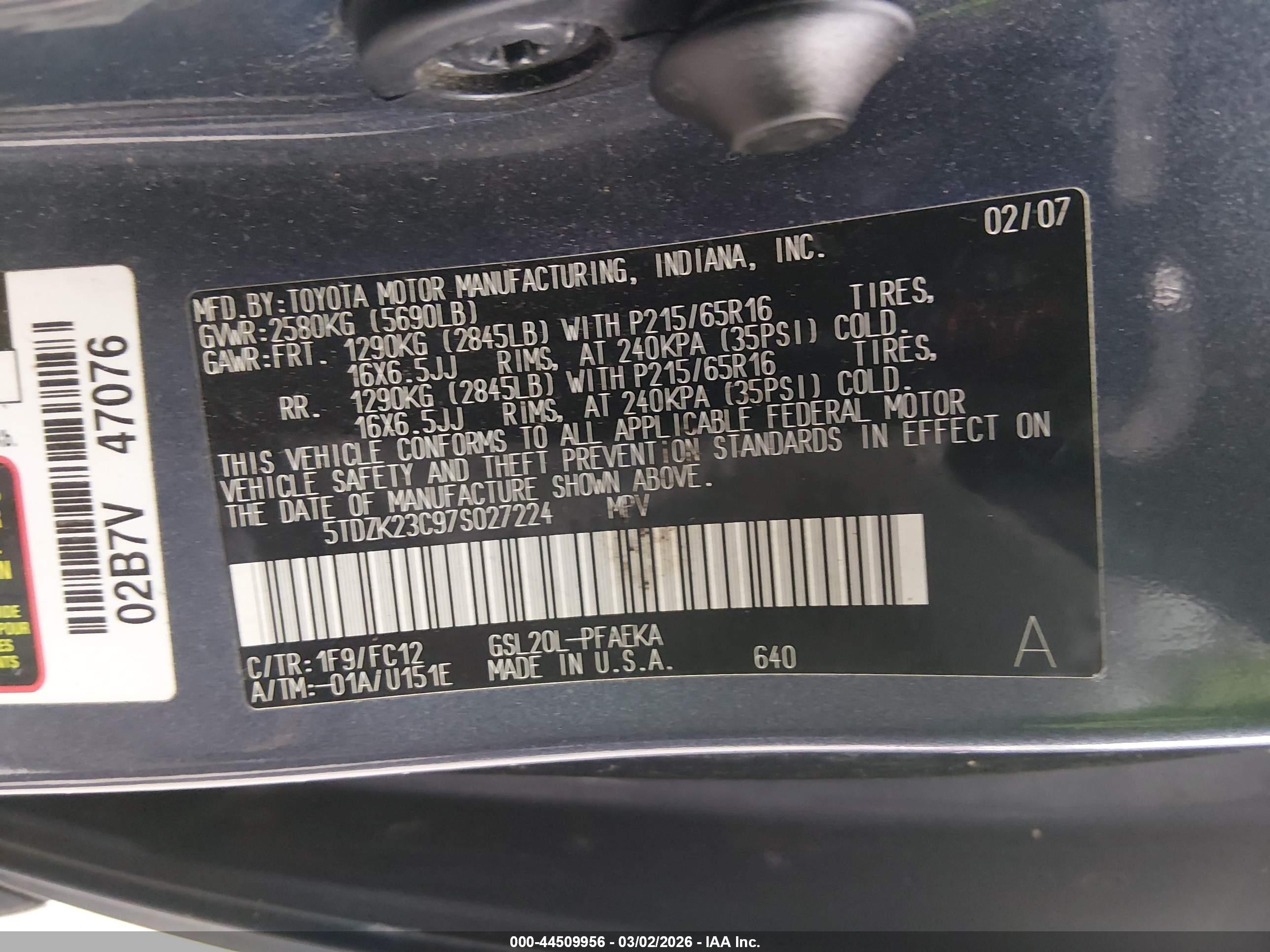 TOYOTA SIENNA image 9