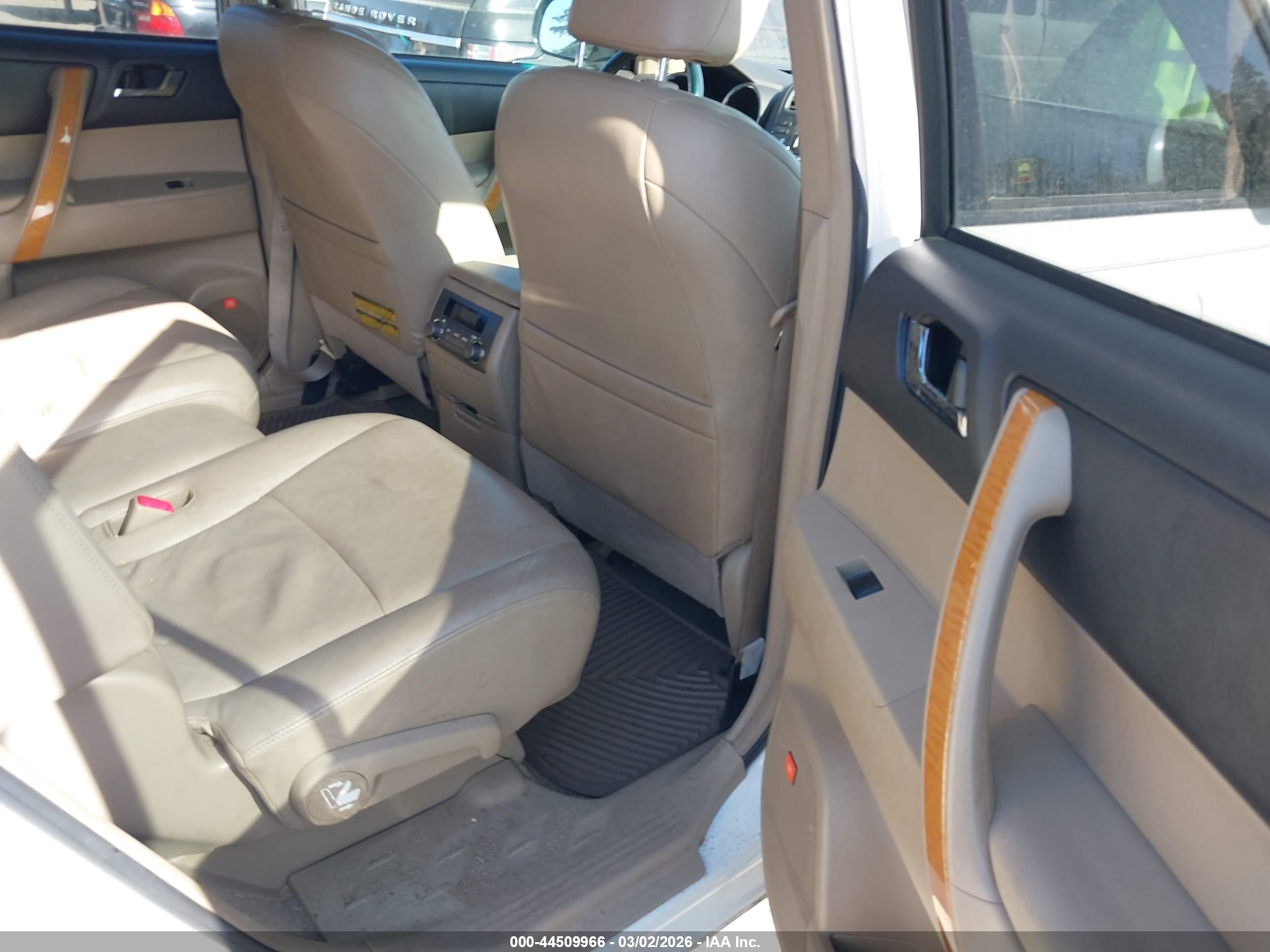 TOYOTA HIGHLANDER image 8