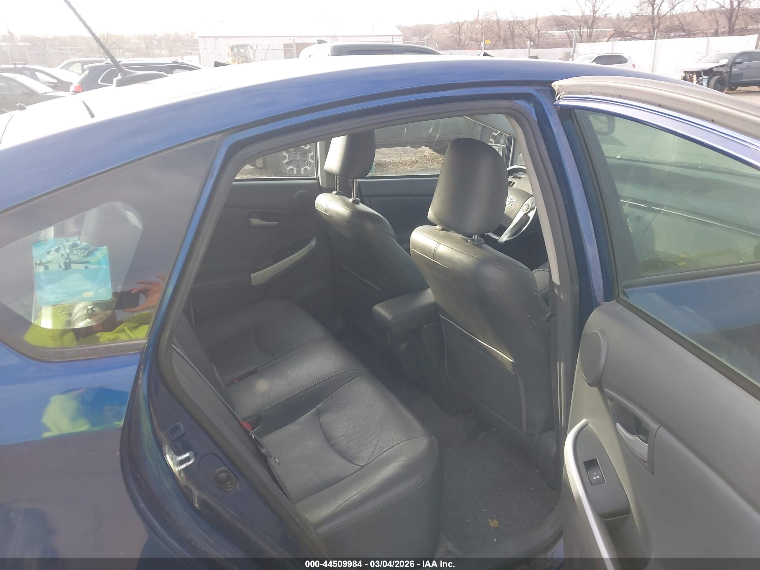 TOYOTA PRIUS image 8