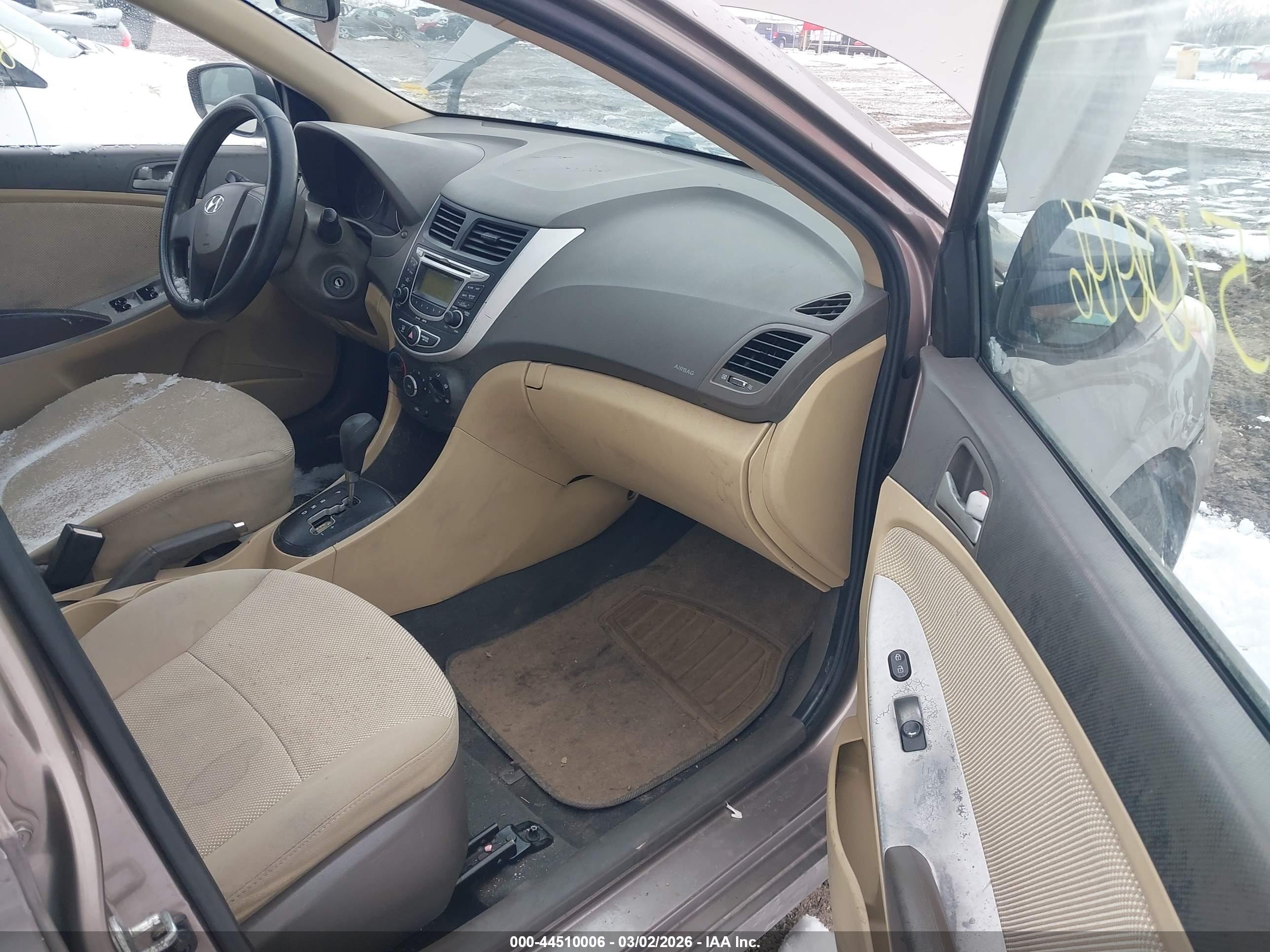 HYUNDAI ACCENT image 5