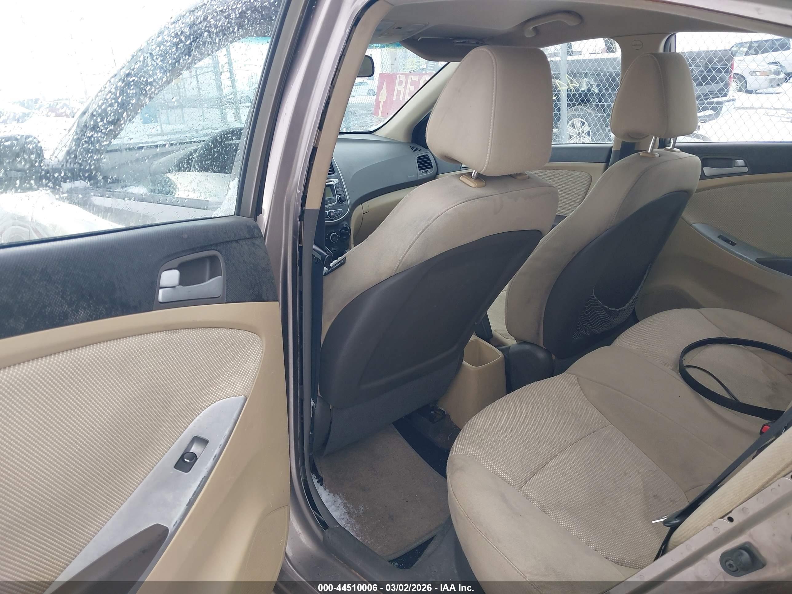 HYUNDAI ACCENT image 8