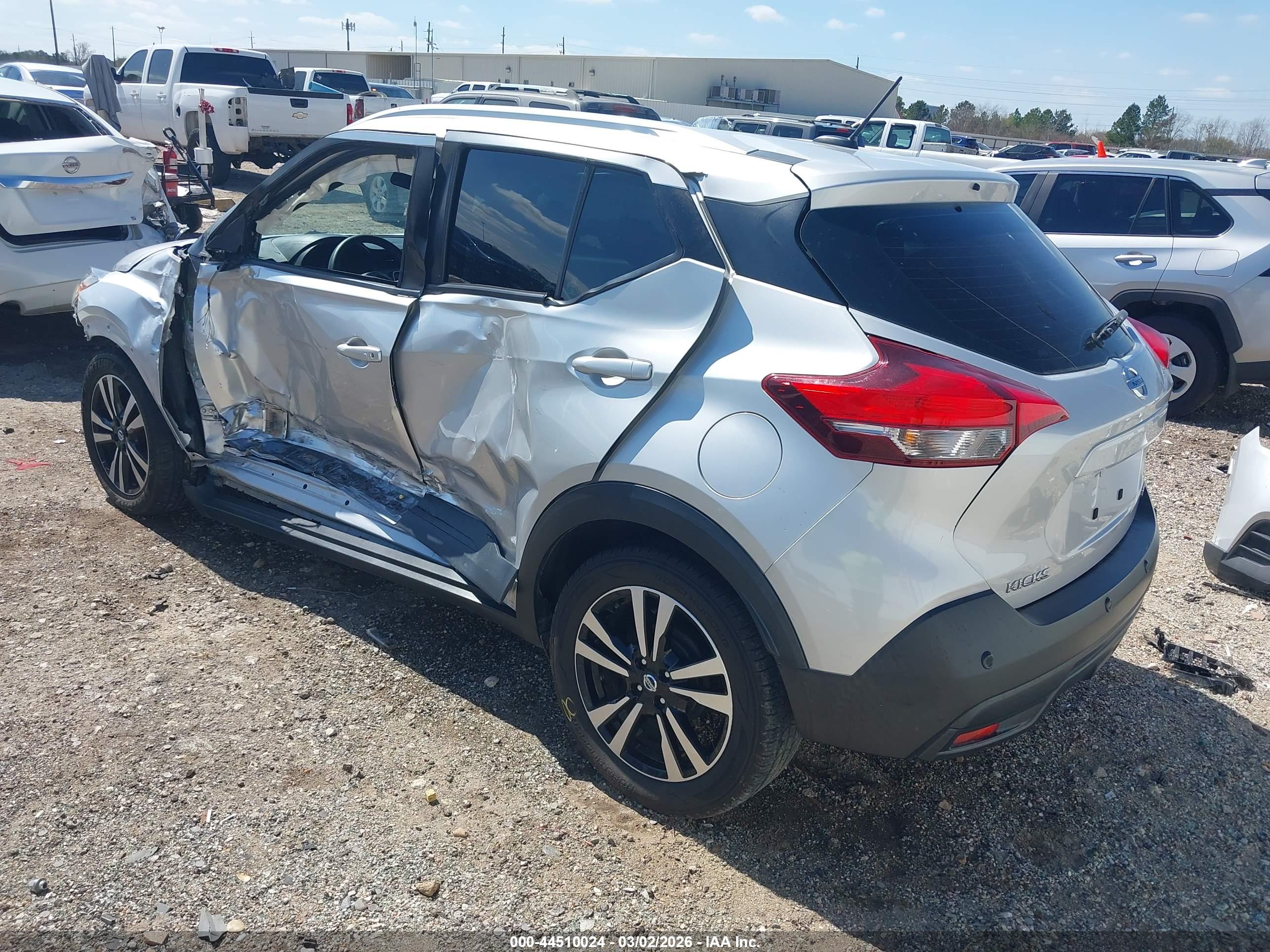 NISSAN KICKS image 3