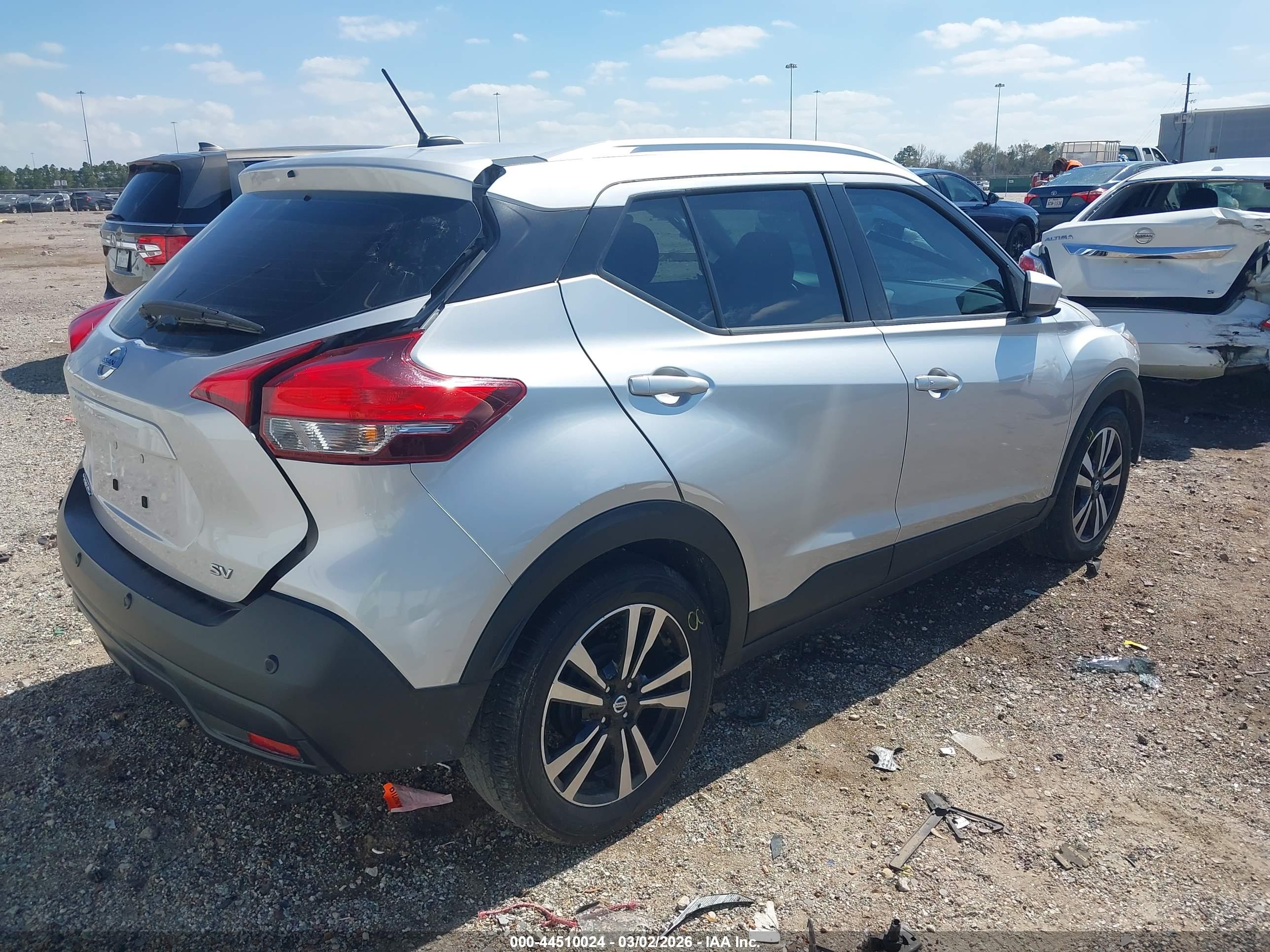 NISSAN KICKS image 4