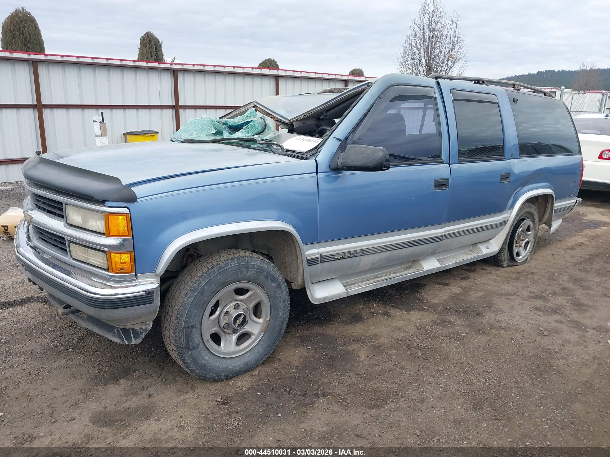 CHEVROLET SUBURBAN image 2
