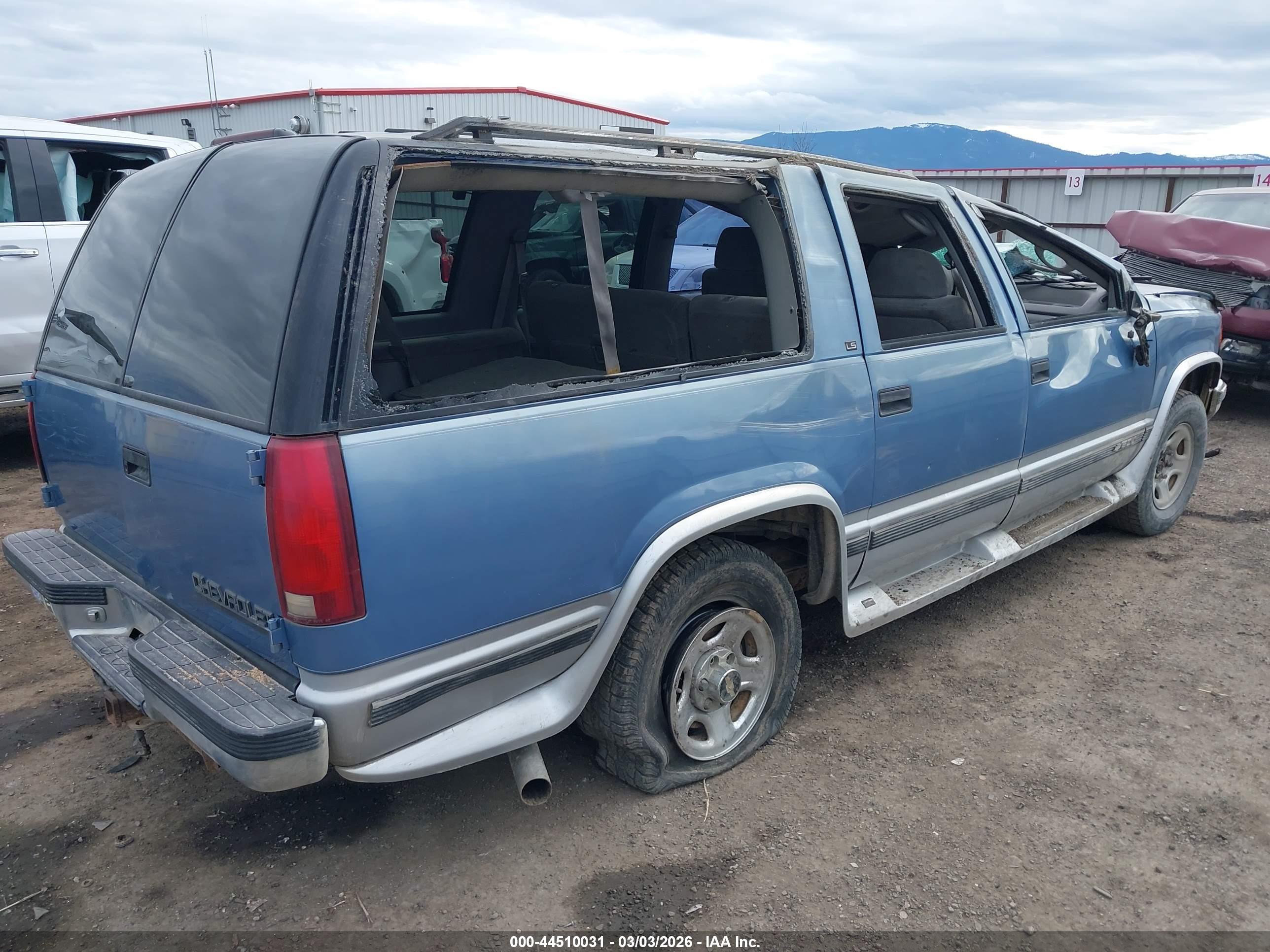 CHEVROLET SUBURBAN image 4